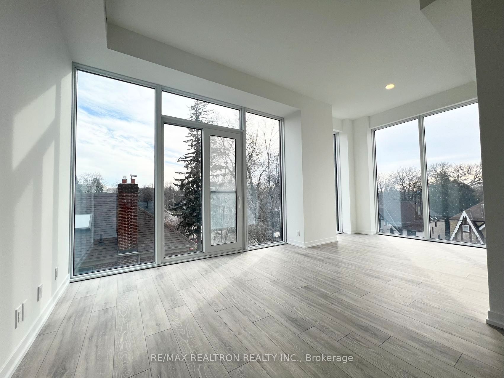 2020 Bathurst Street 207 Property Photo 13
