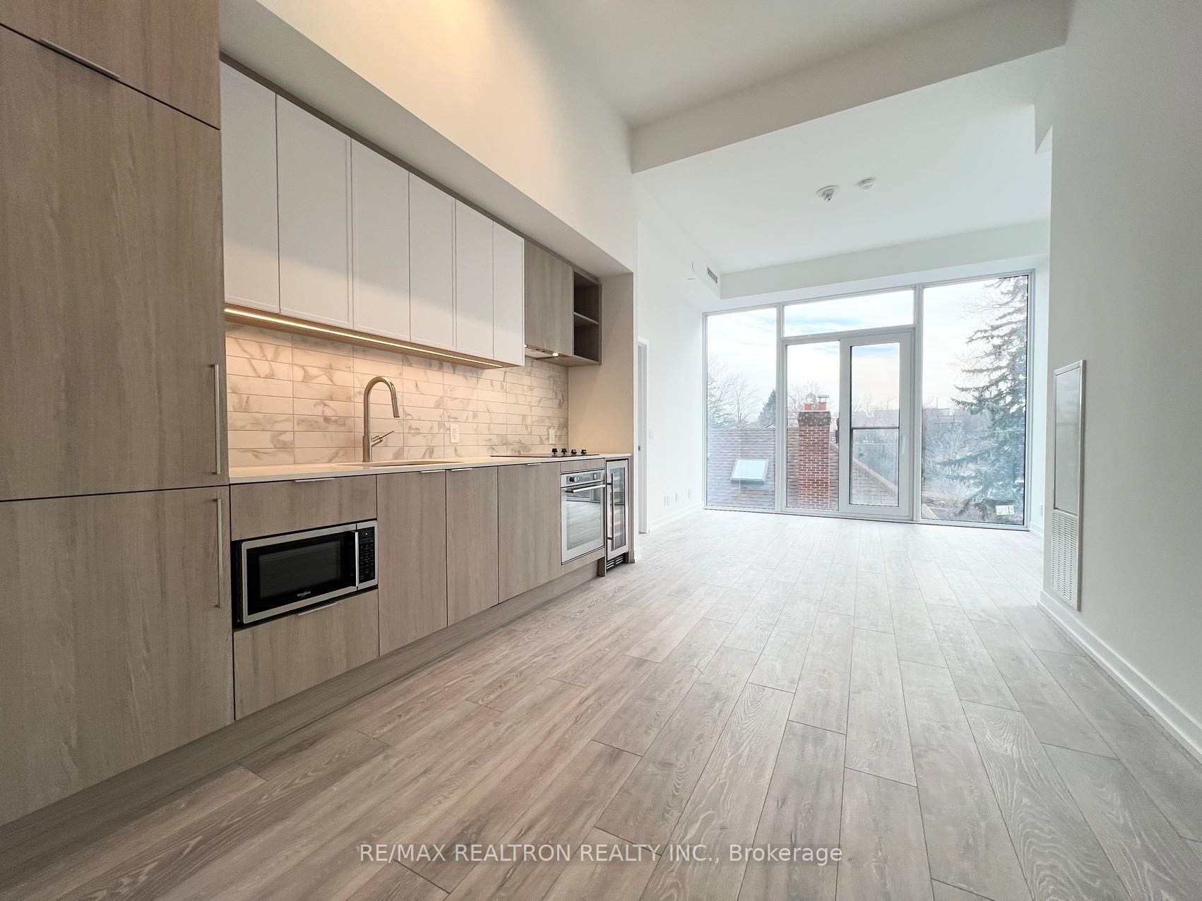 2020 Bathurst Street 207 Property Photo 14
