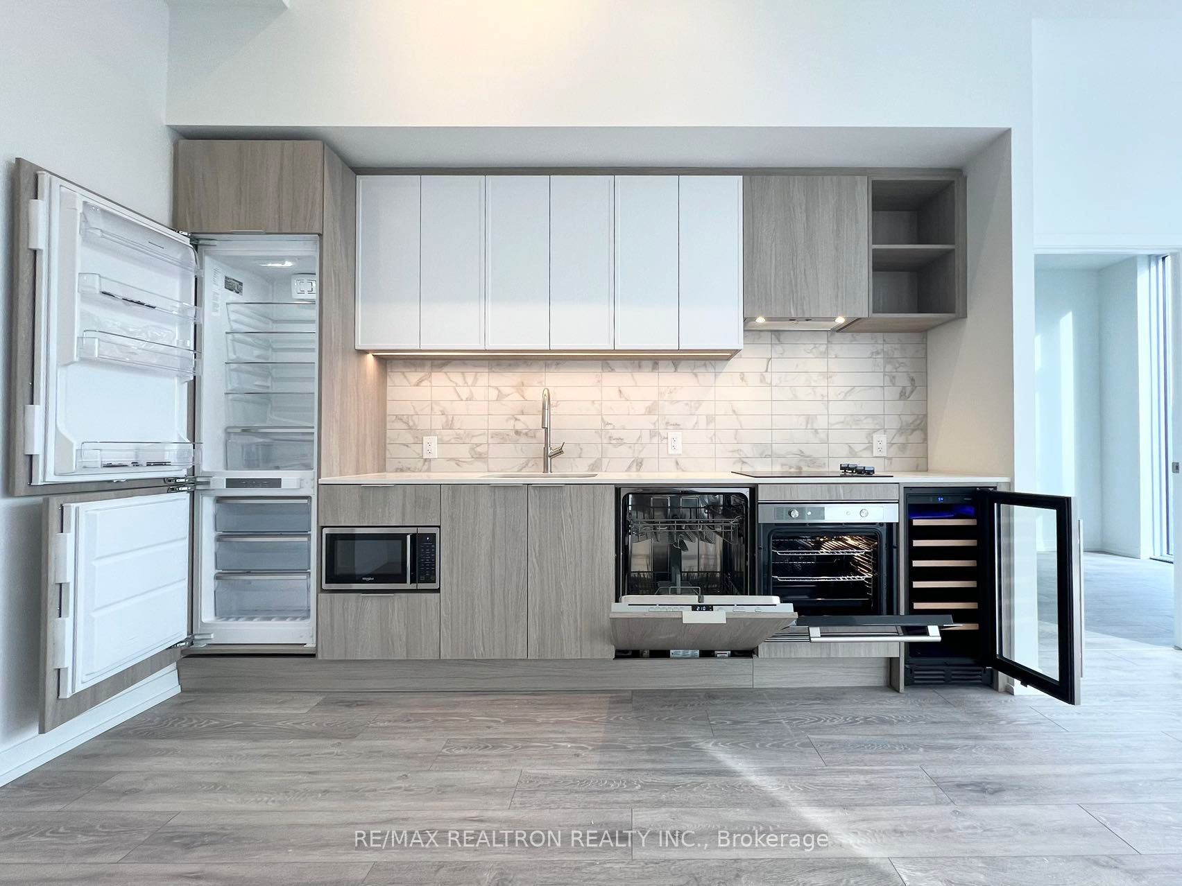 2020 Bathurst Street 207 Property Photo 16