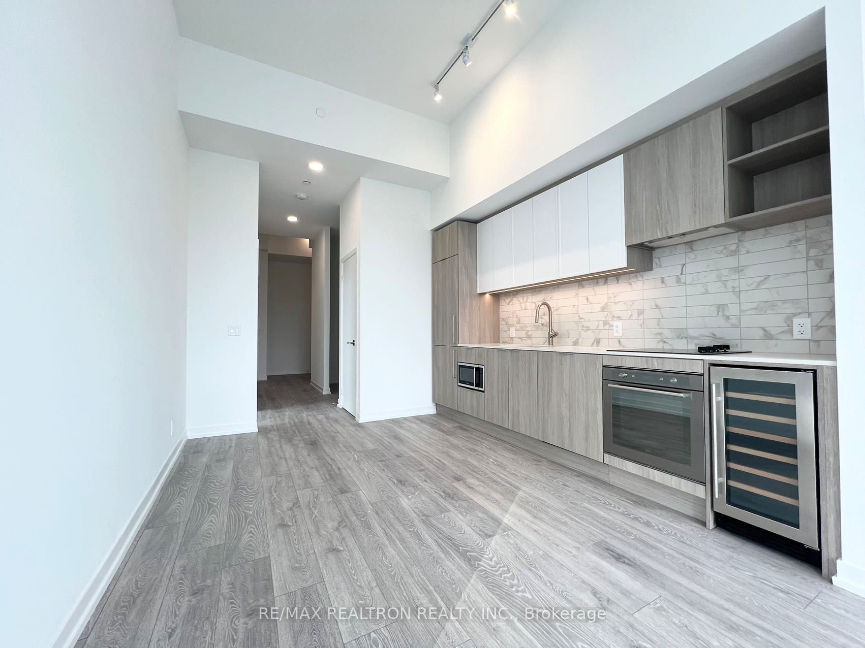 2020 Bathurst Street 207 Property Photo 17