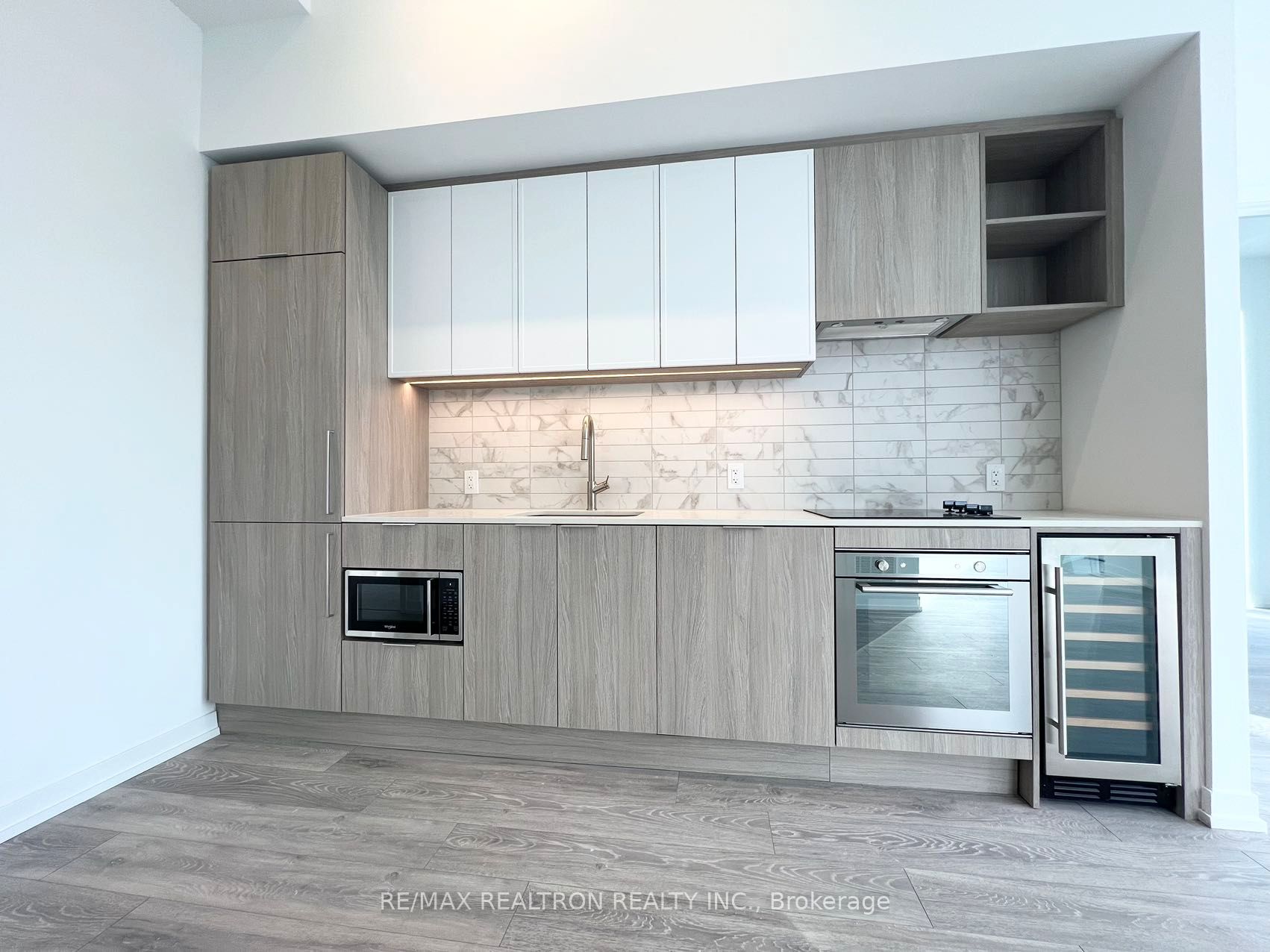 2020 Bathurst Street 207 Property Photo 18