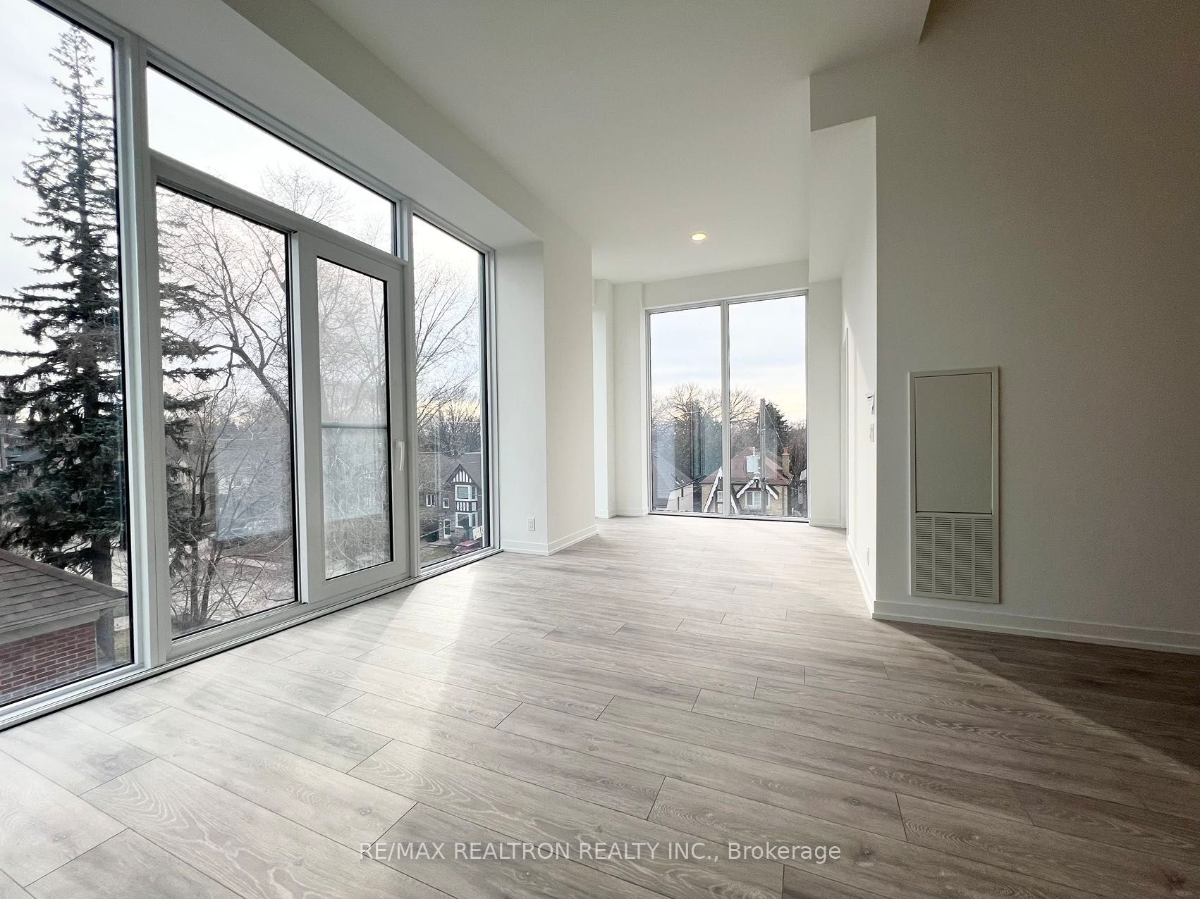 2020 Bathurst Street 207 Property Photo 24