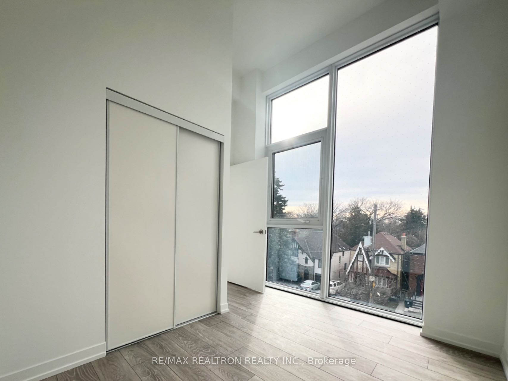 2020 Bathurst Street 207 Property Photo 27