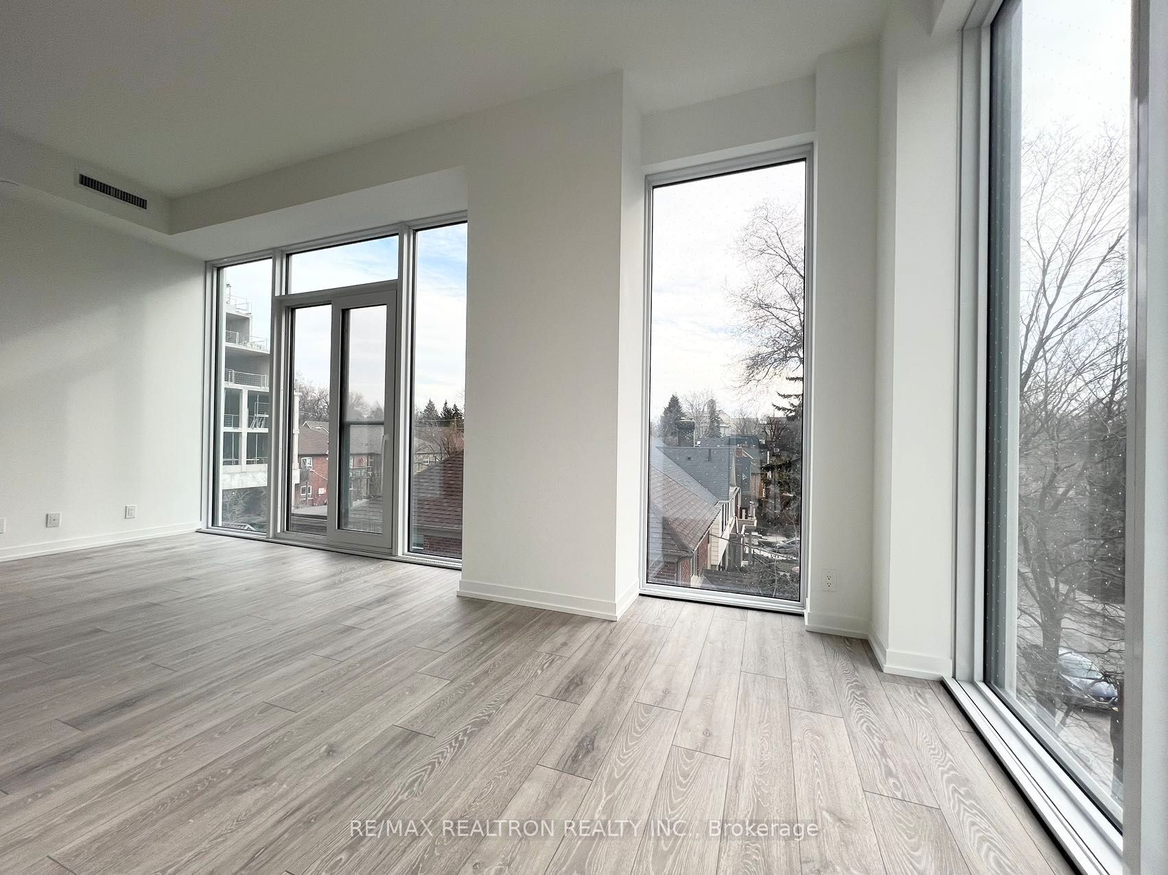 2020 Bathurst Street 207 Property Photo 29