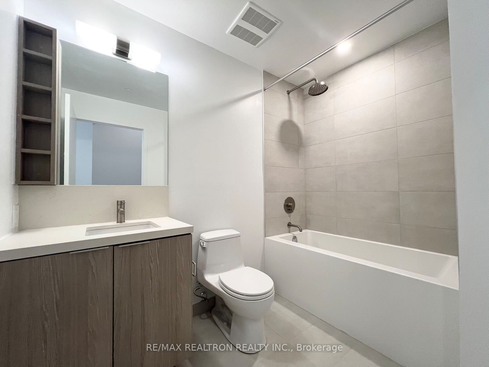 2020 Bathurst Street 207 Property Photo 35
