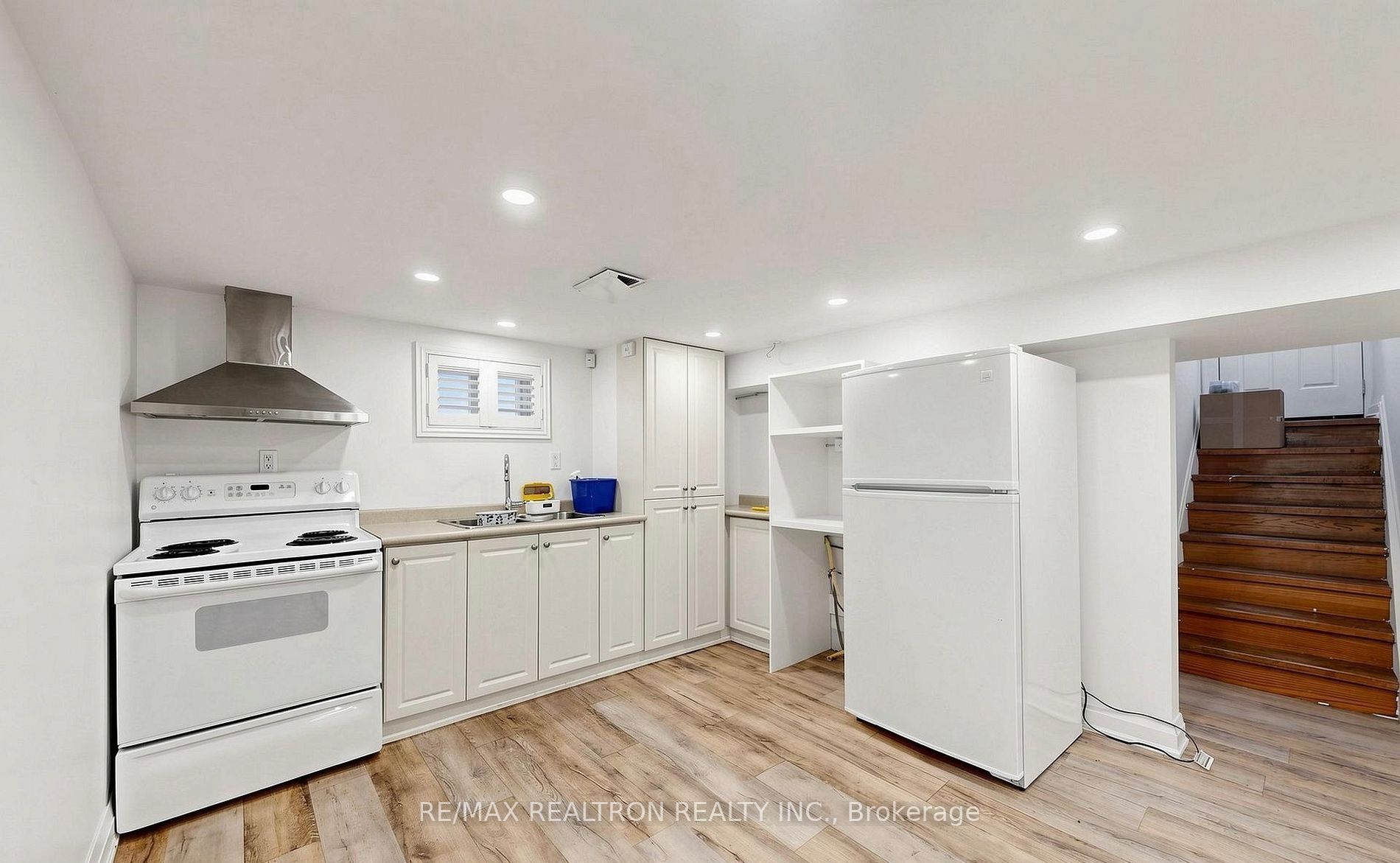 99 Sheppard Avenue E Property Photo 15