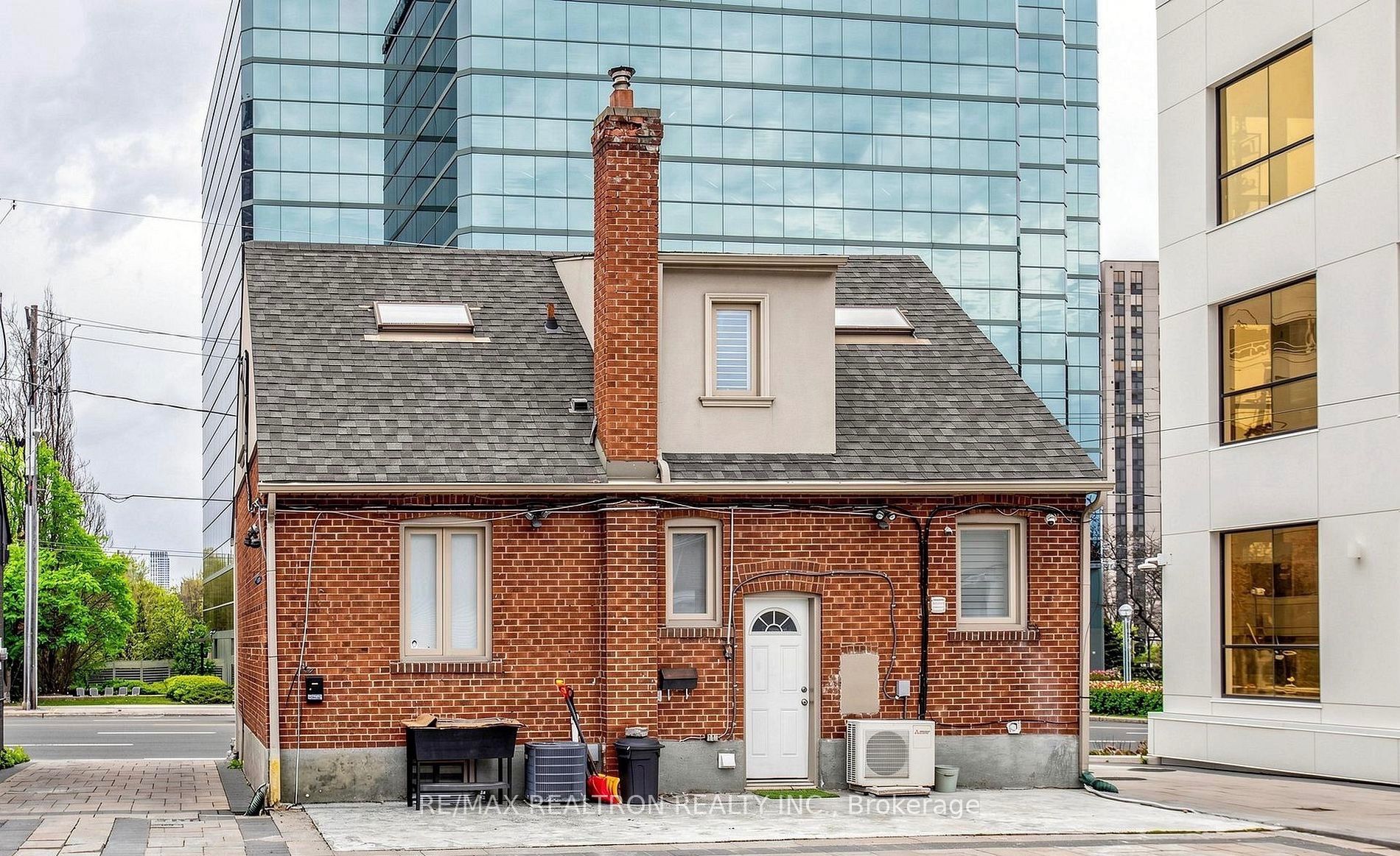 99 Sheppard Avenue E Property Photo 19