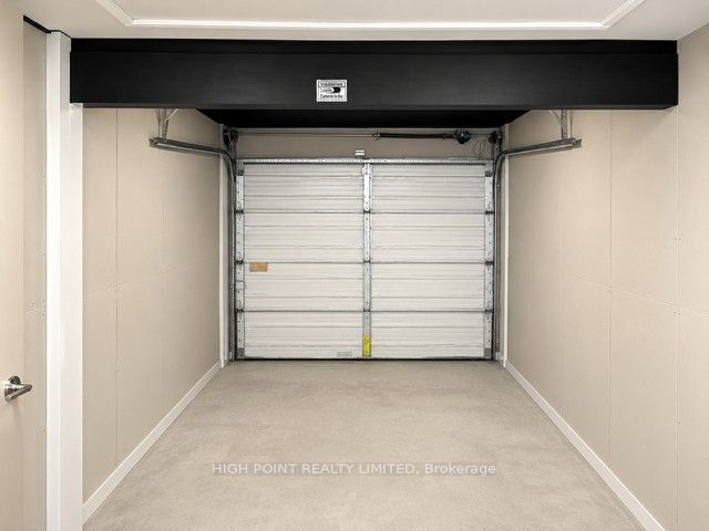 633 Queen Street W Property Photo 5