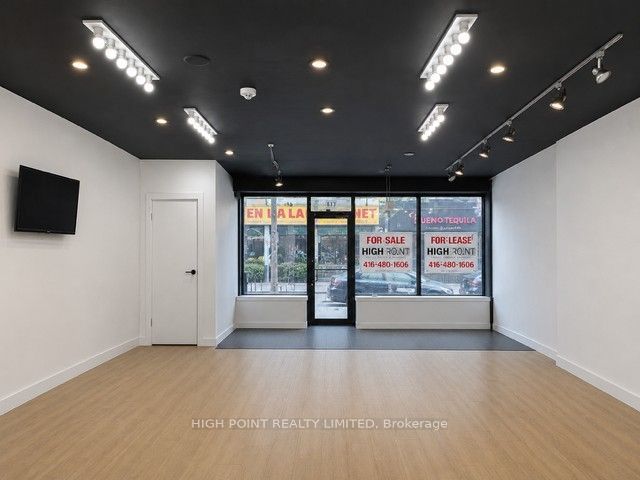 633 Queen Street W Property Photo 8