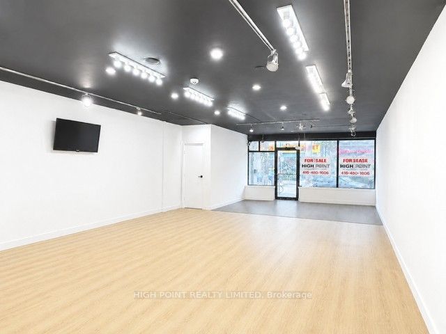 633 Queen Street W Property Photo 12