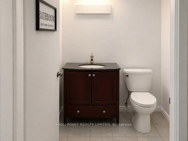 633 Queen Street W Property Photo 13