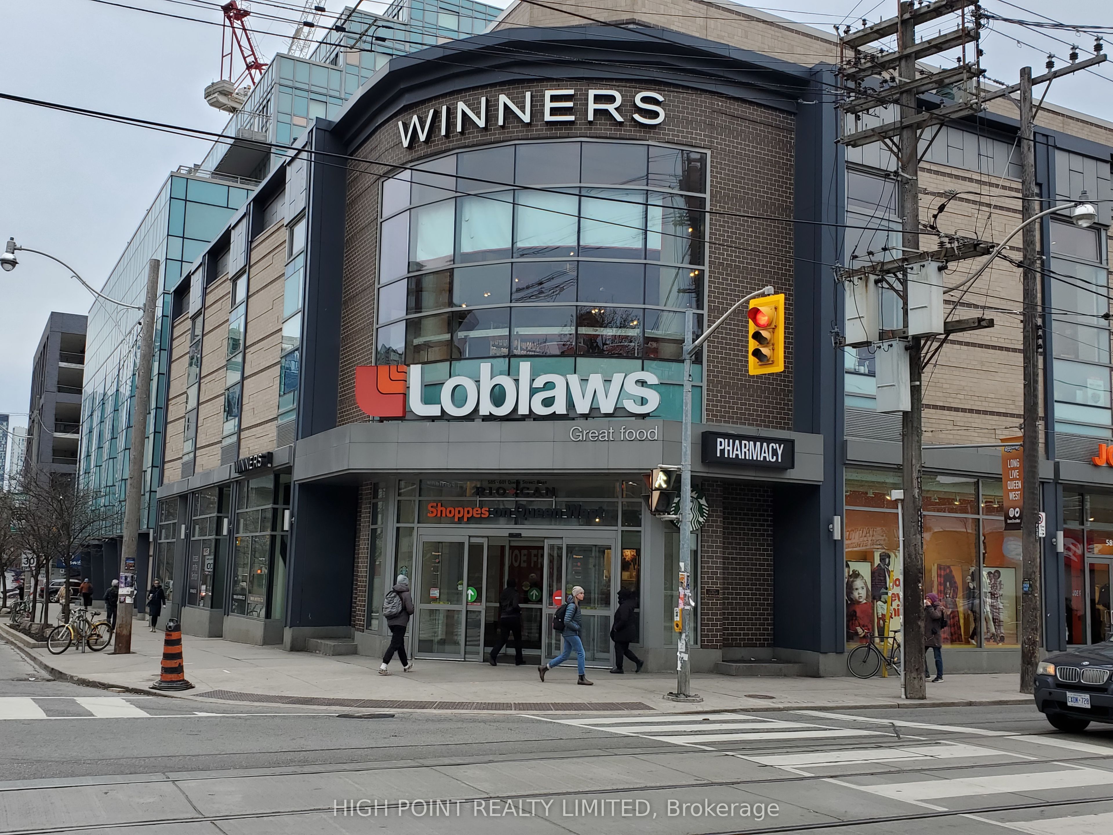 633 Queen Street W Property Photo 15