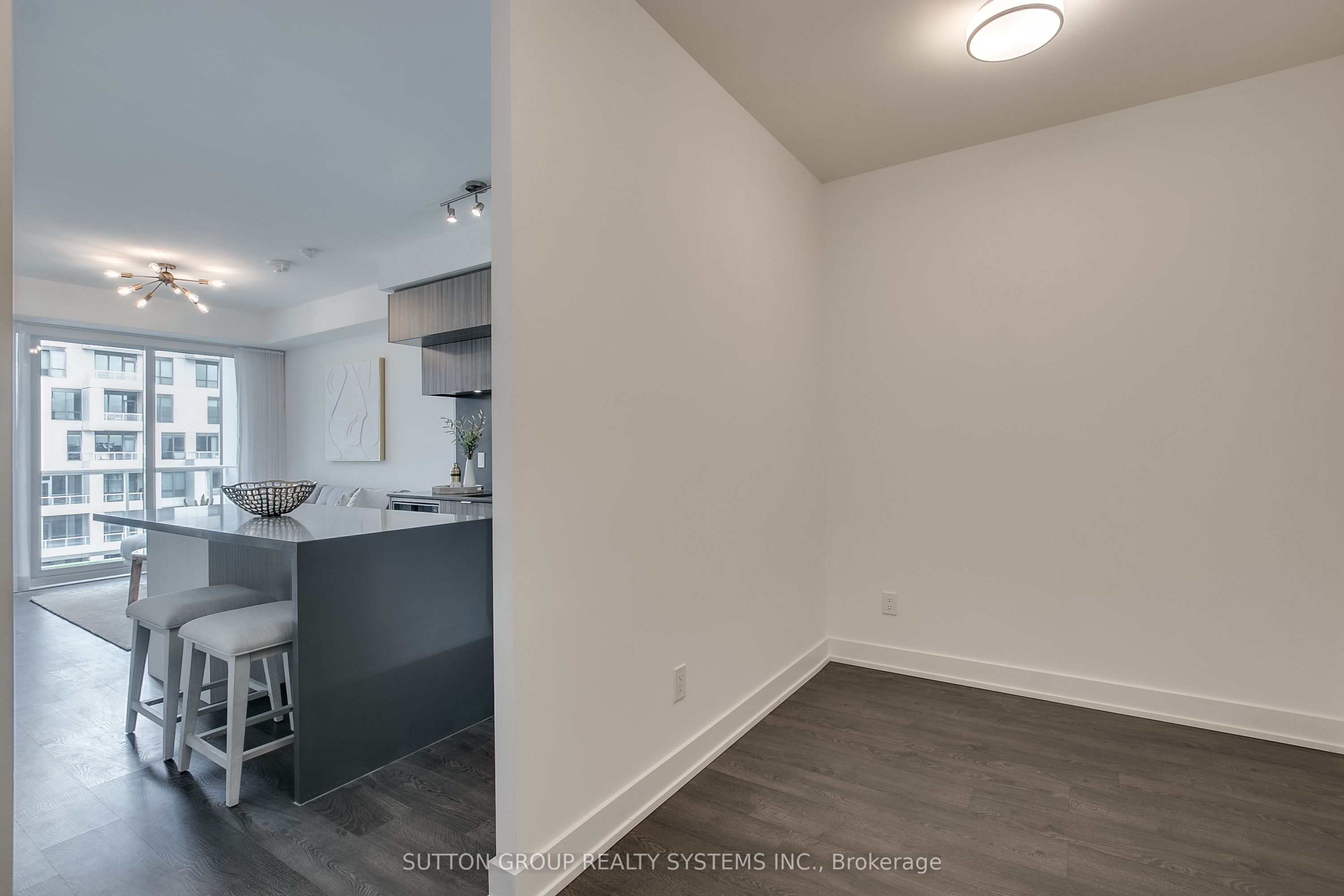 80 Vanauley Street 910 Property Photo 13