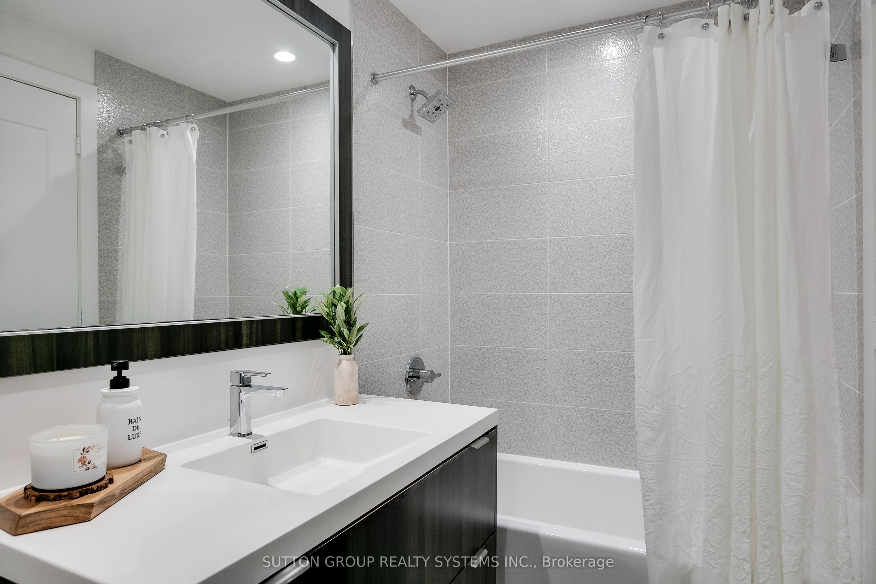 80 Vanauley Street 910 Property Photo 18
