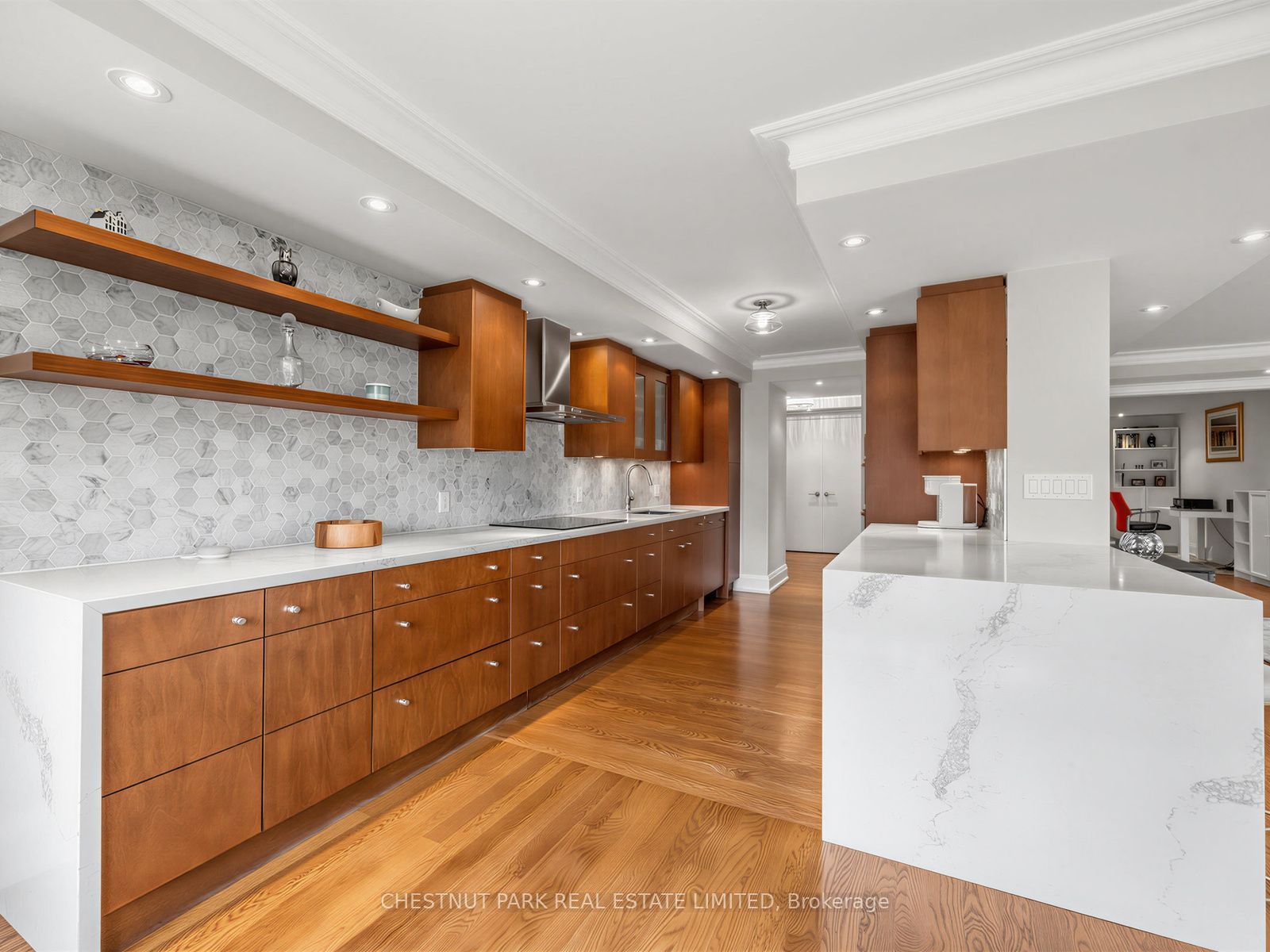 625 Avenue Road 304 Property Photo 6