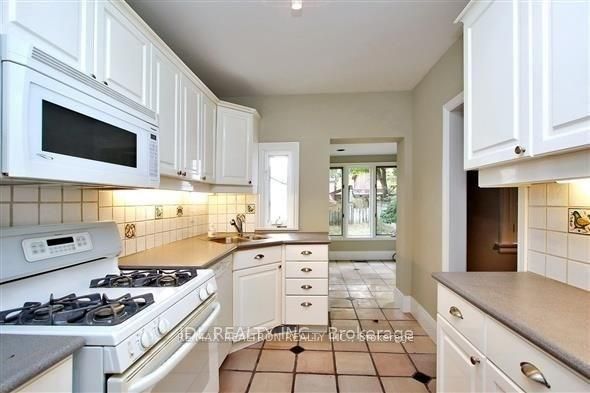23 Bowood Avenue Property Photo 9