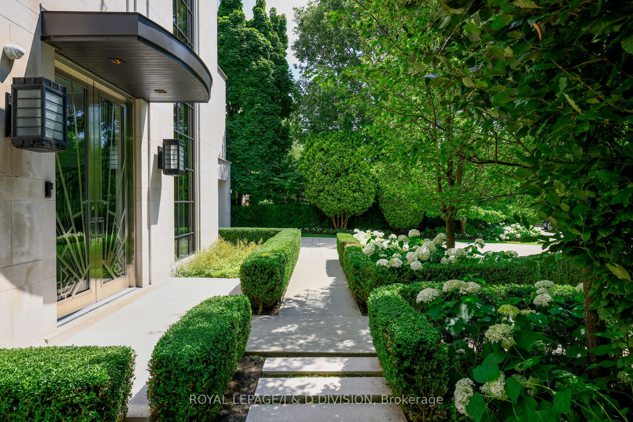 20 Forest Glen Crescent Property Photo 3