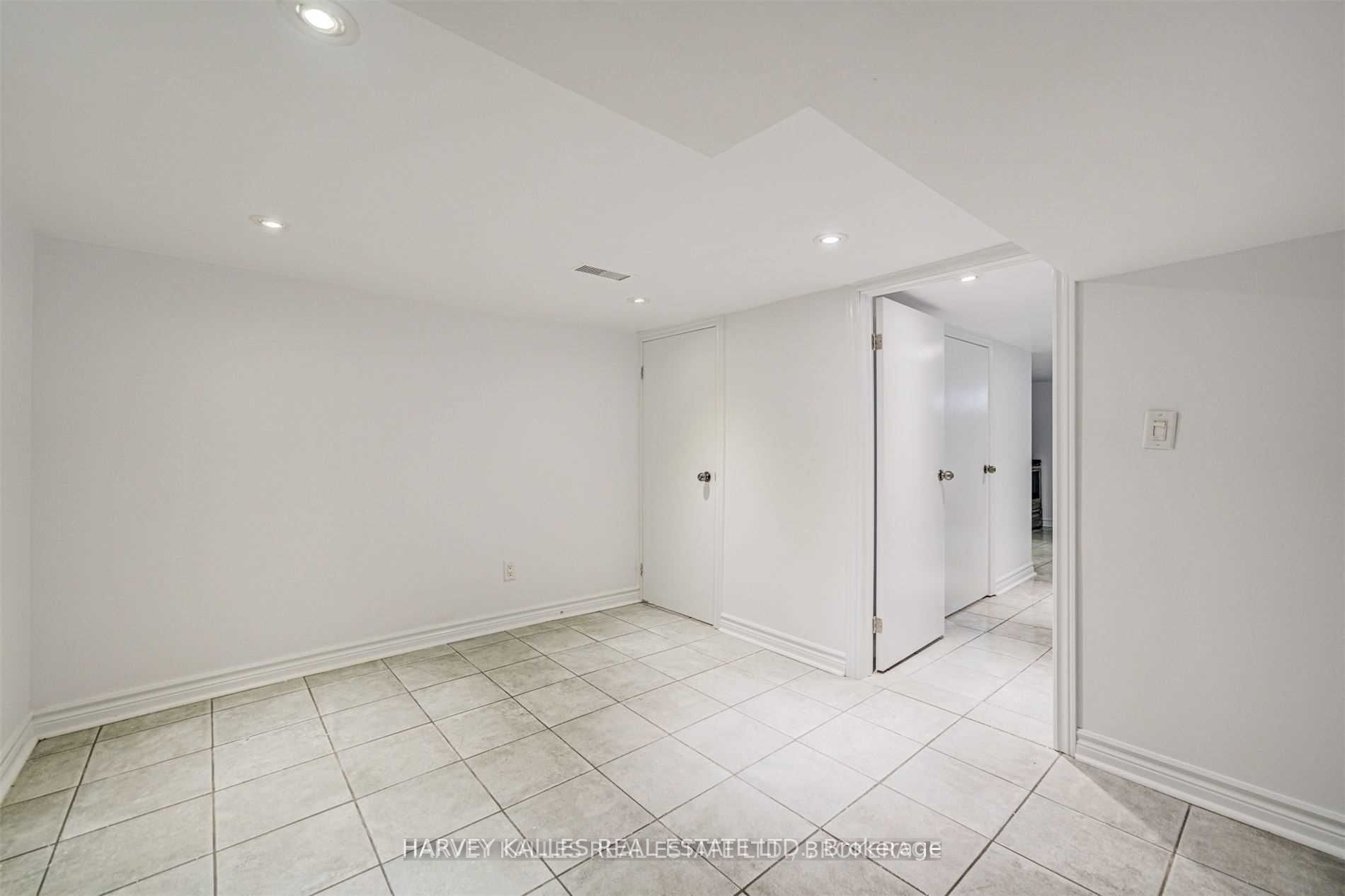 184 Cedric Avenue Lower Property Photo 14