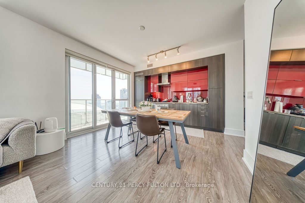 300 Front Street W 2811 Property Photo 12