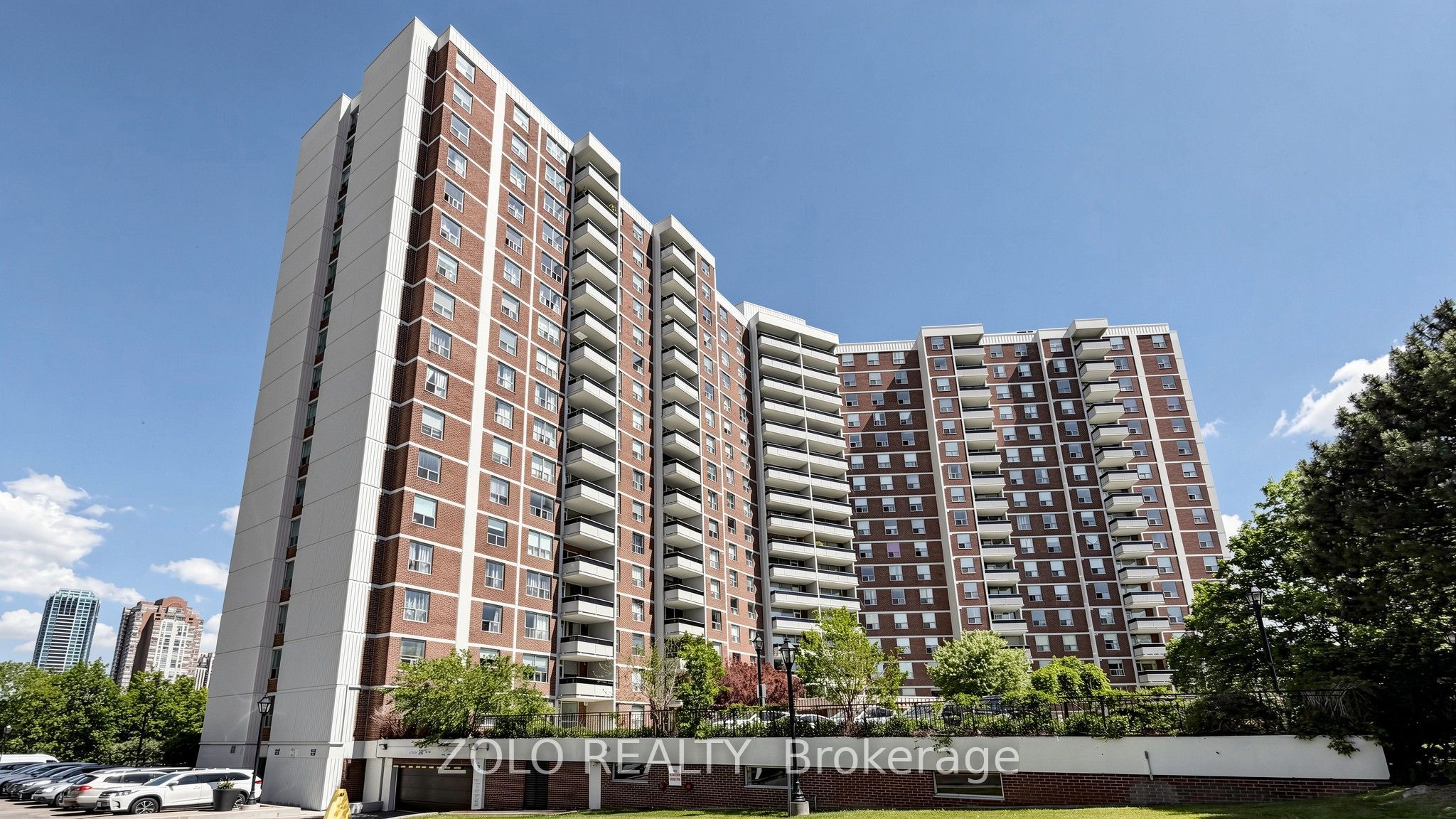 20 Edgecliff Golfway 915