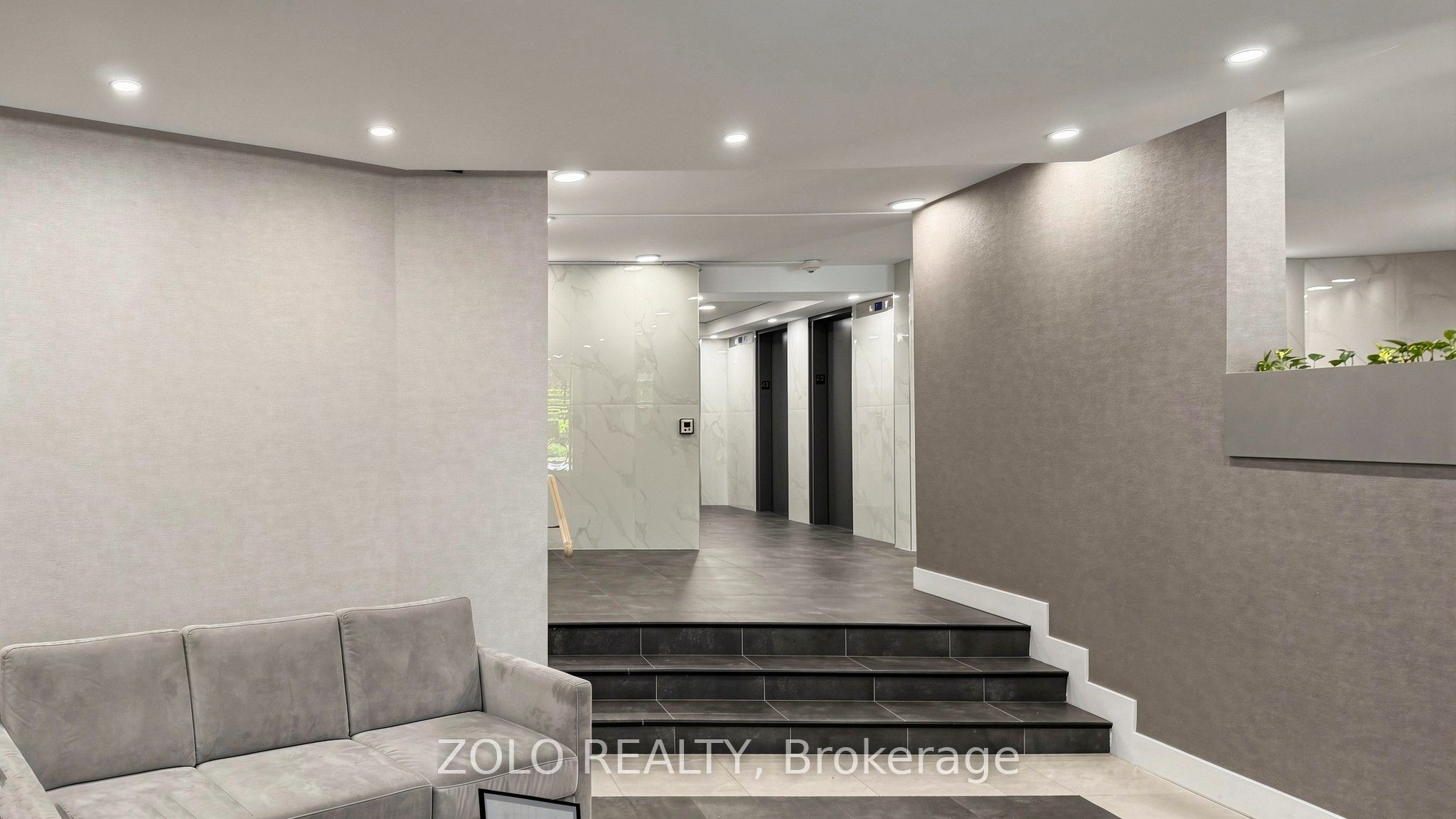 20 Edgecliff Golfway 915 Property Photo 5