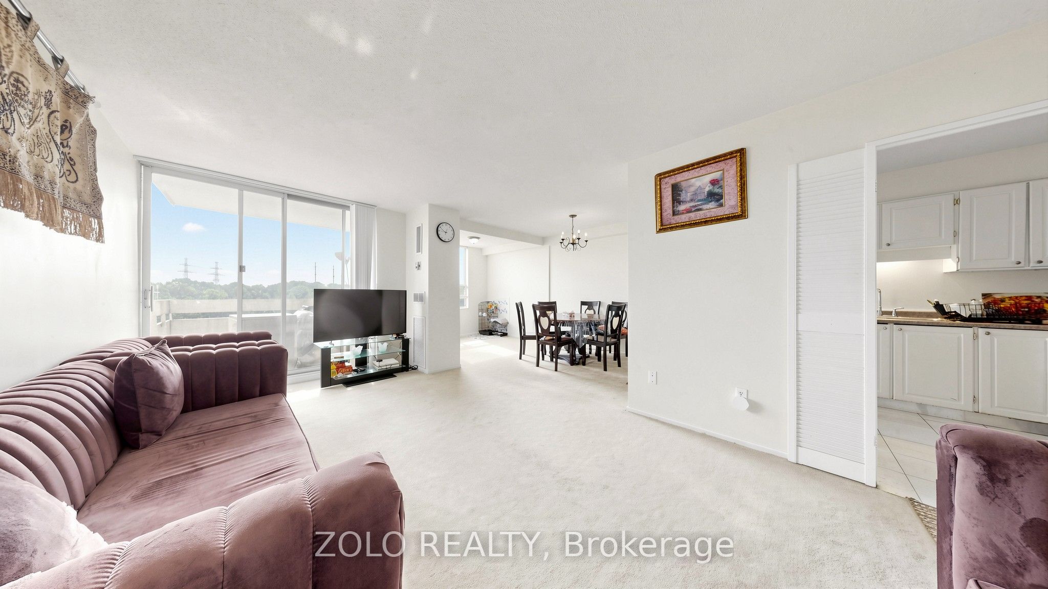 20 Edgecliff Golfway 915 Property Photo 6