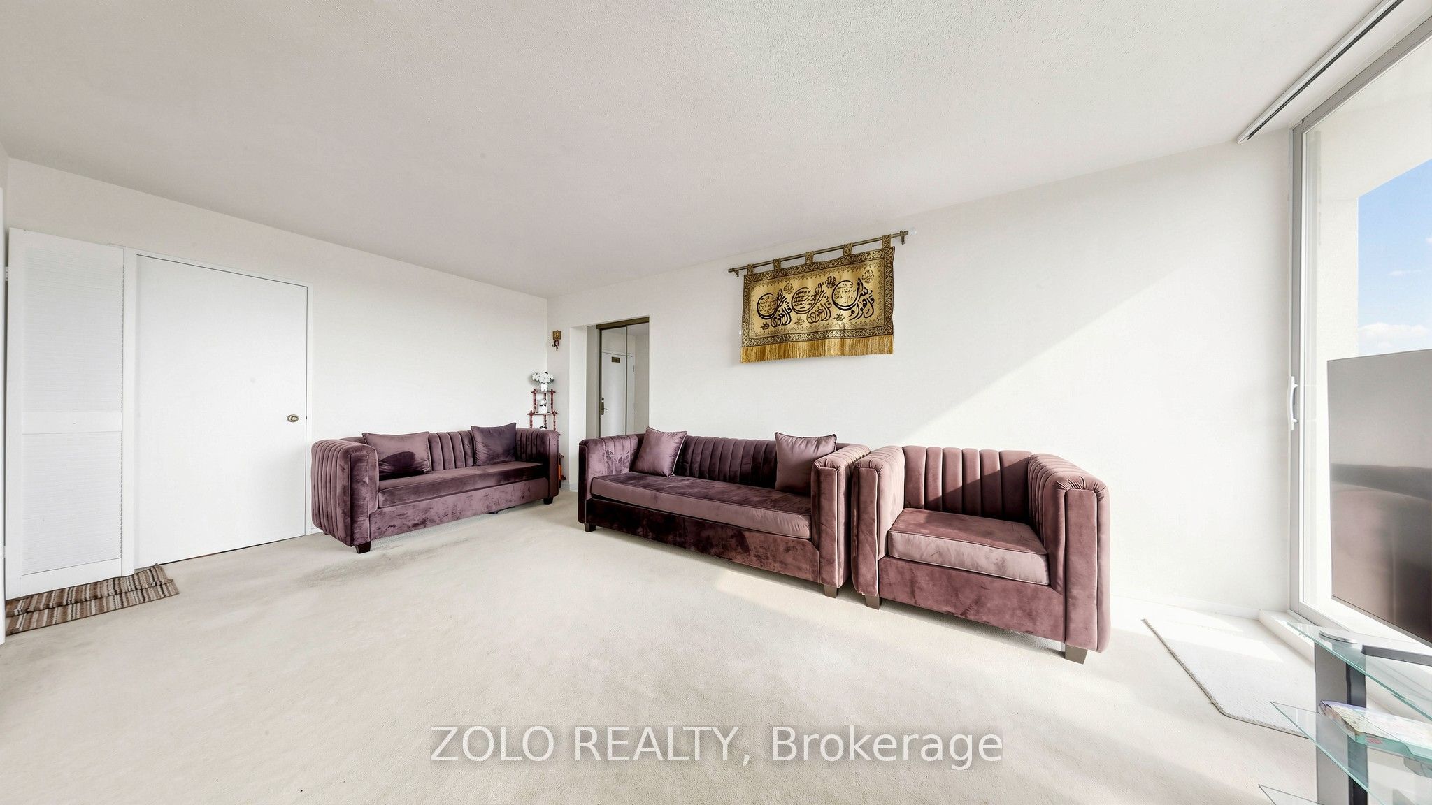 20 Edgecliff Golfway 915 Property Photo 8