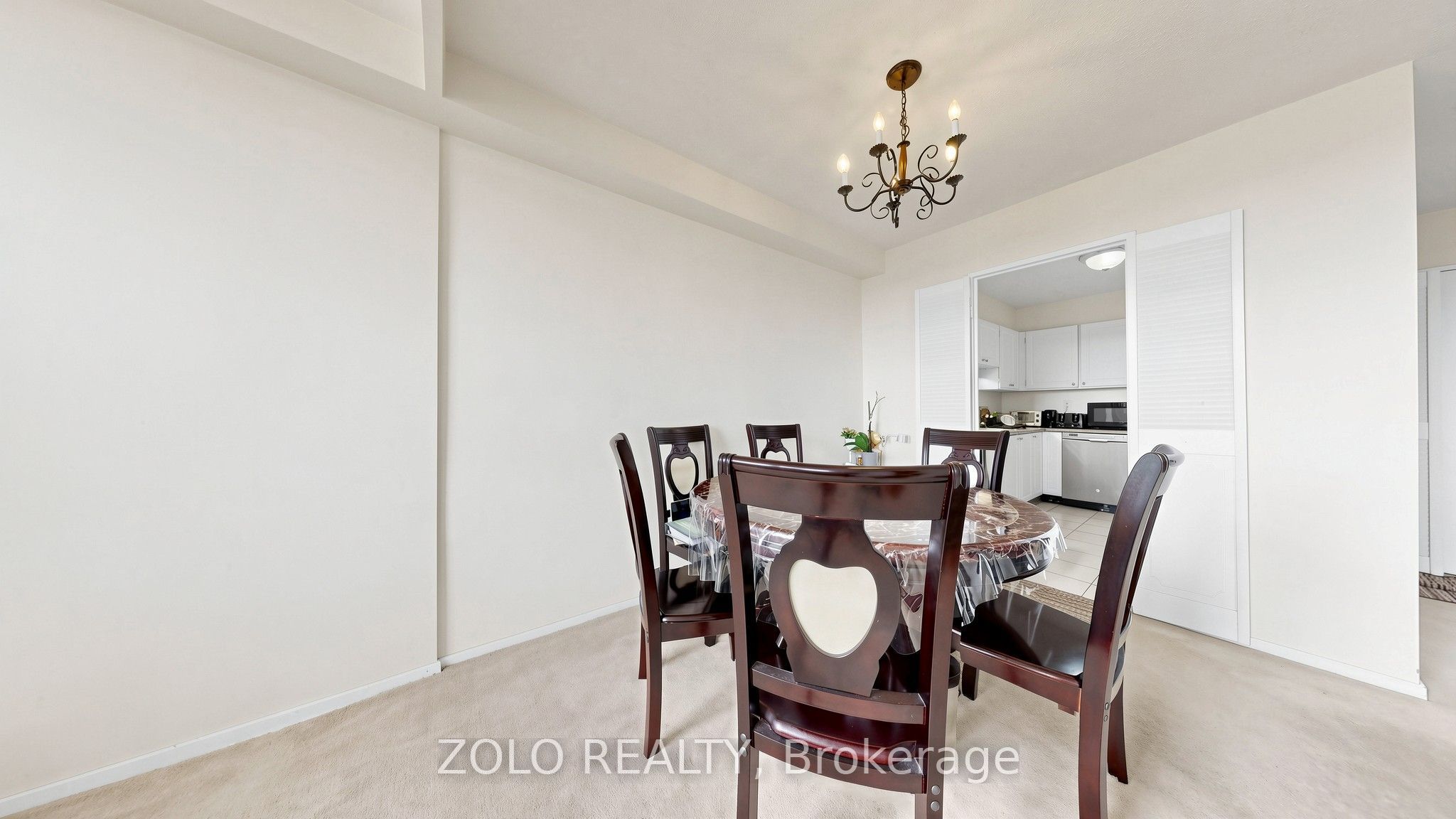 20 Edgecliff Golfway 915 Property Photo 10