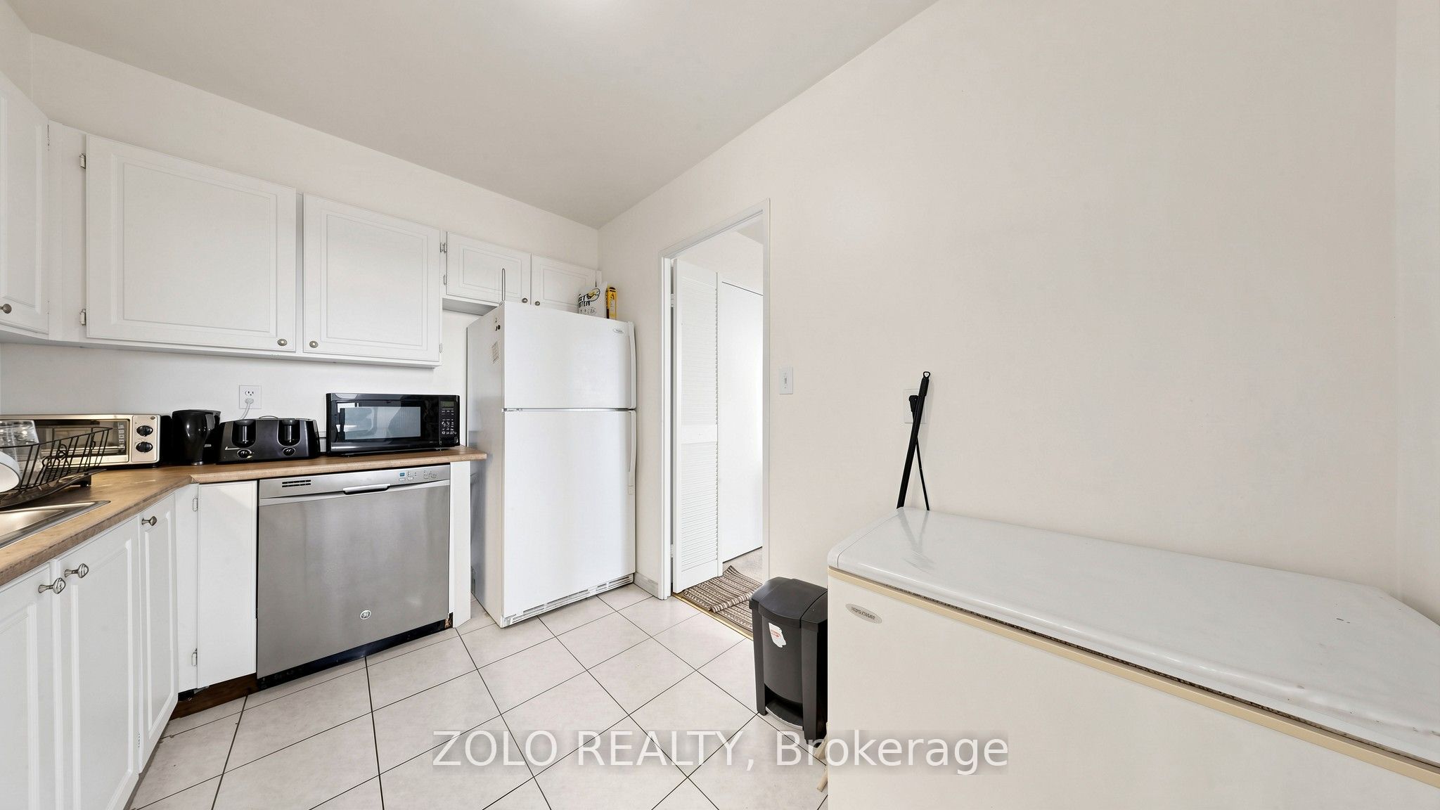 20 Edgecliff Golfway 915 Property Photo 18