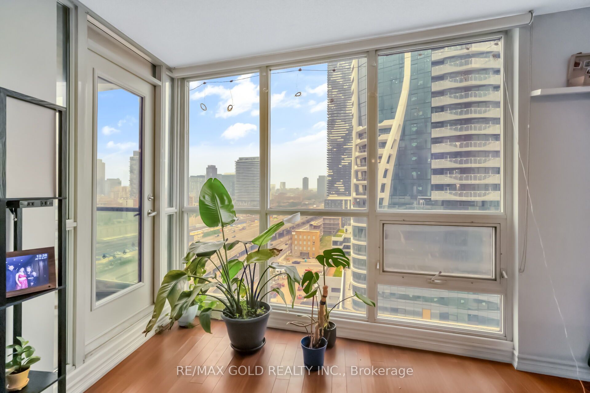 16 Yonge Street 1808 Property Photo 25