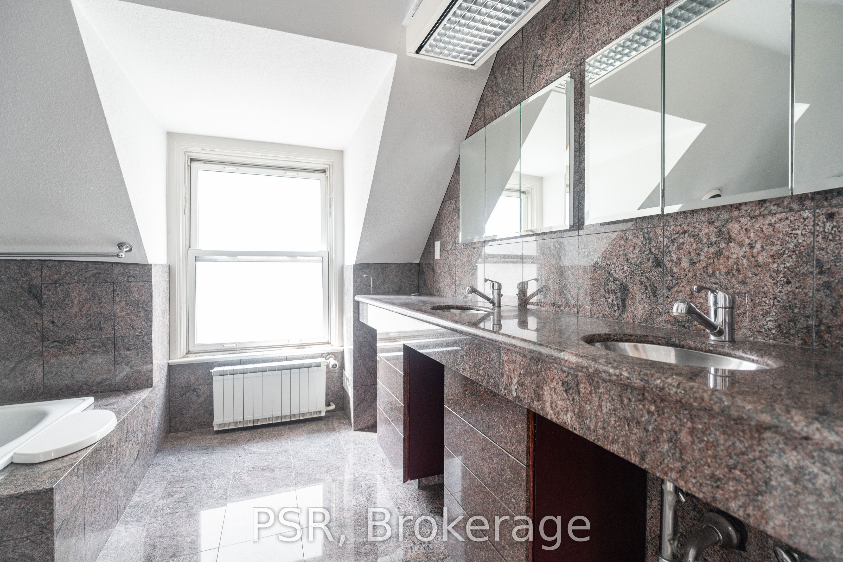 25 Coulson Avenue 3rd Fl Property Photo 4