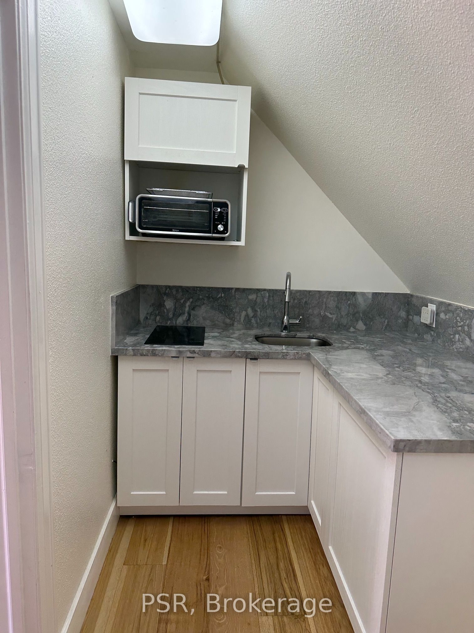 25 Coulson Avenue 3rd Fl Property Photo 5