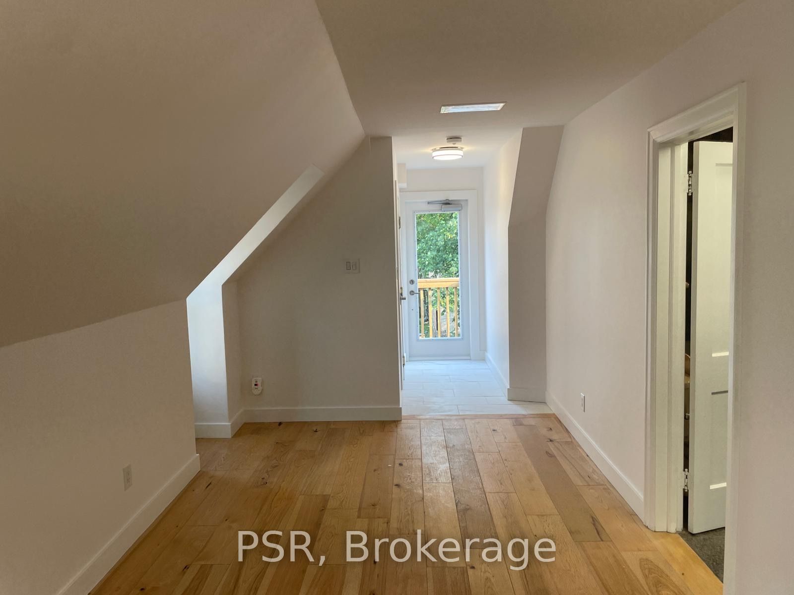 25 Coulson Avenue 3rd Fl Property Photo 6