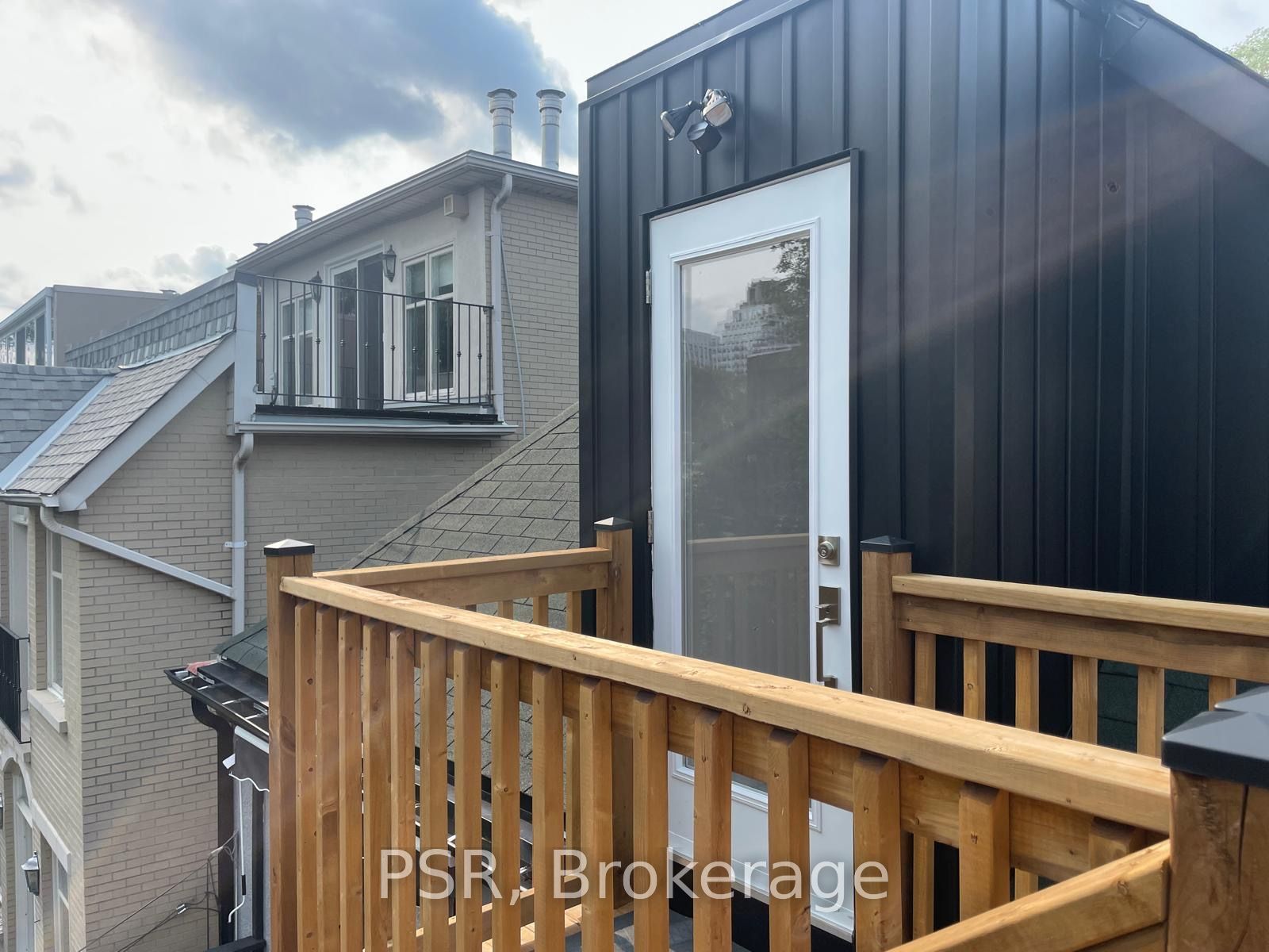 25 Coulson Avenue 3rd Fl Property Photo 7