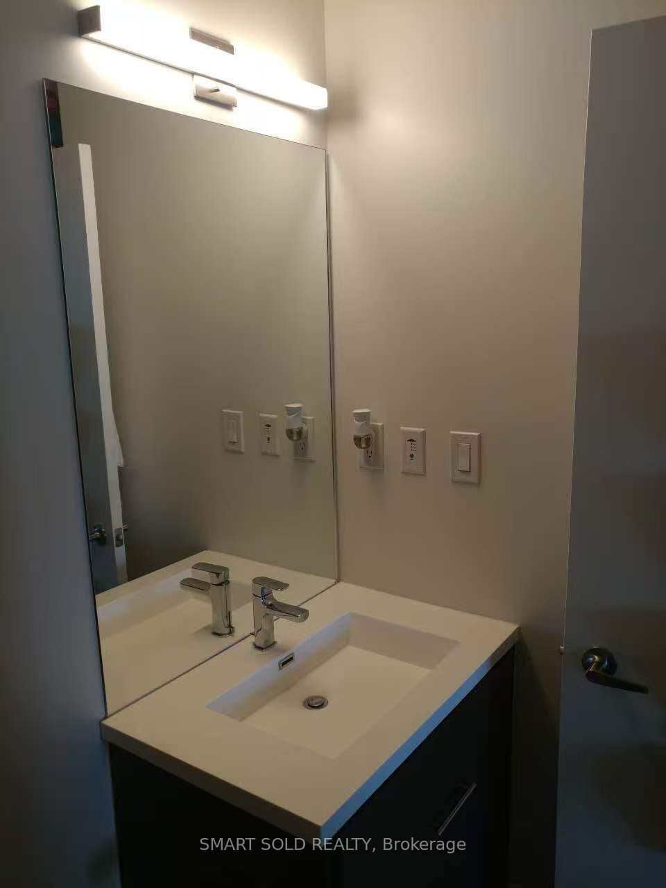 180 Fairview Mall Drive 807 Property Photo 6