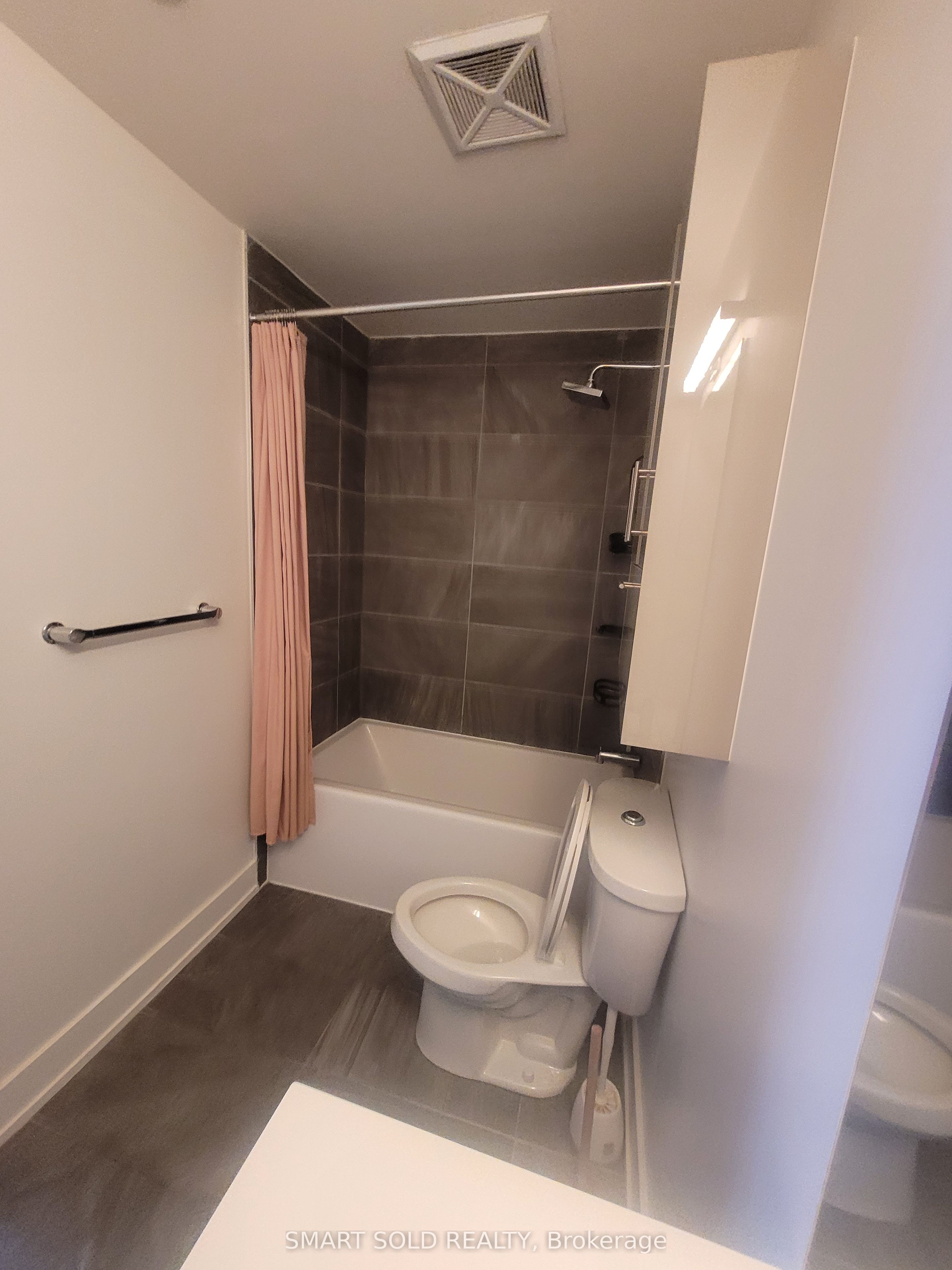 180 Fairview Mall Drive 807 Property Photo 6