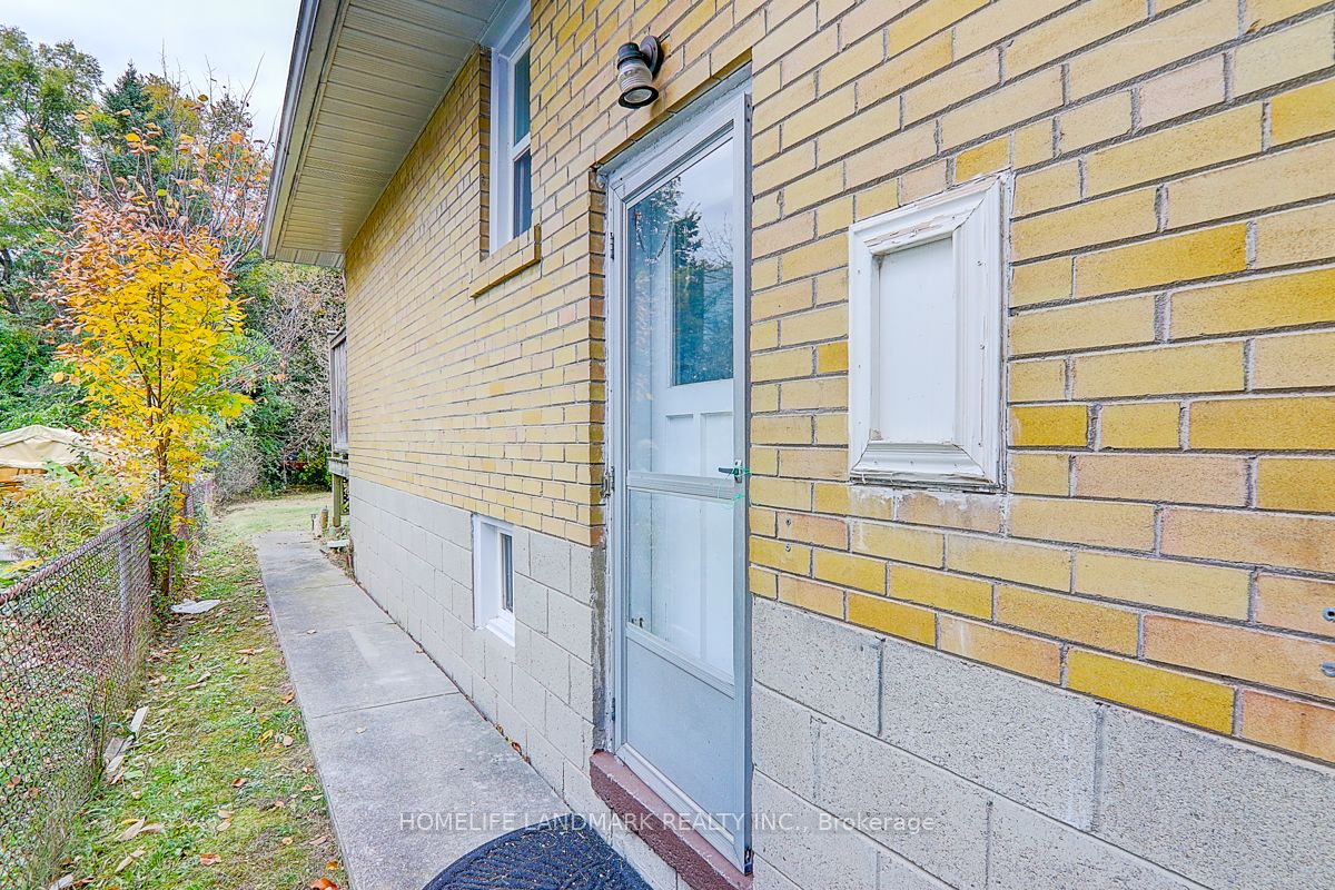 367 Cummer Avenue Property Photo 17