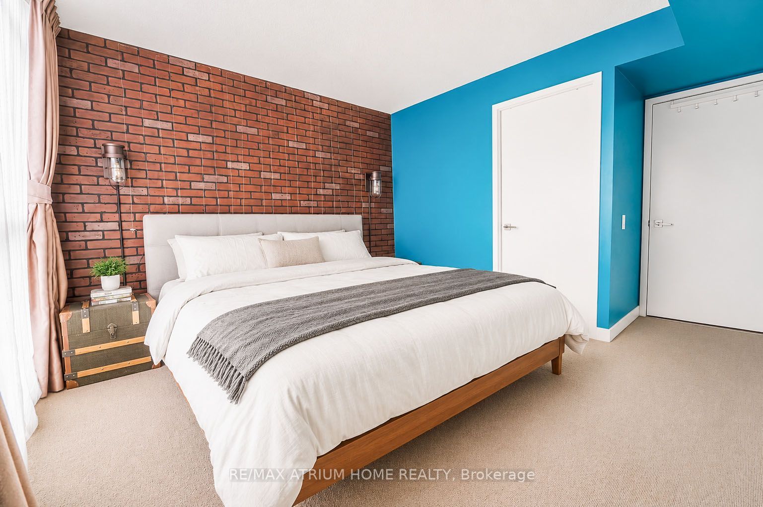 29 Singer Court 1502 Property Photo 11