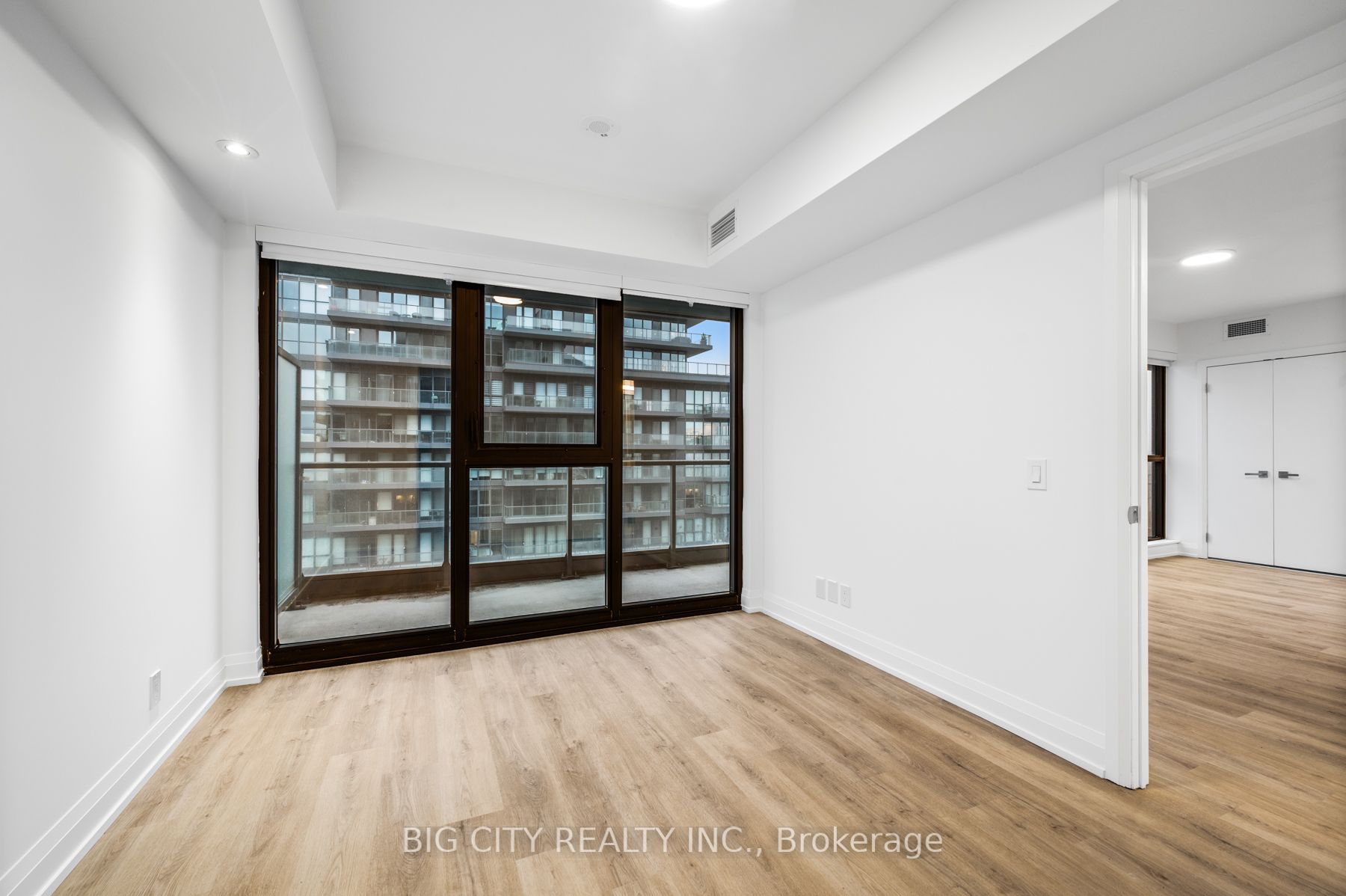 36 Brentcliffe Road 801 Property Photo 13