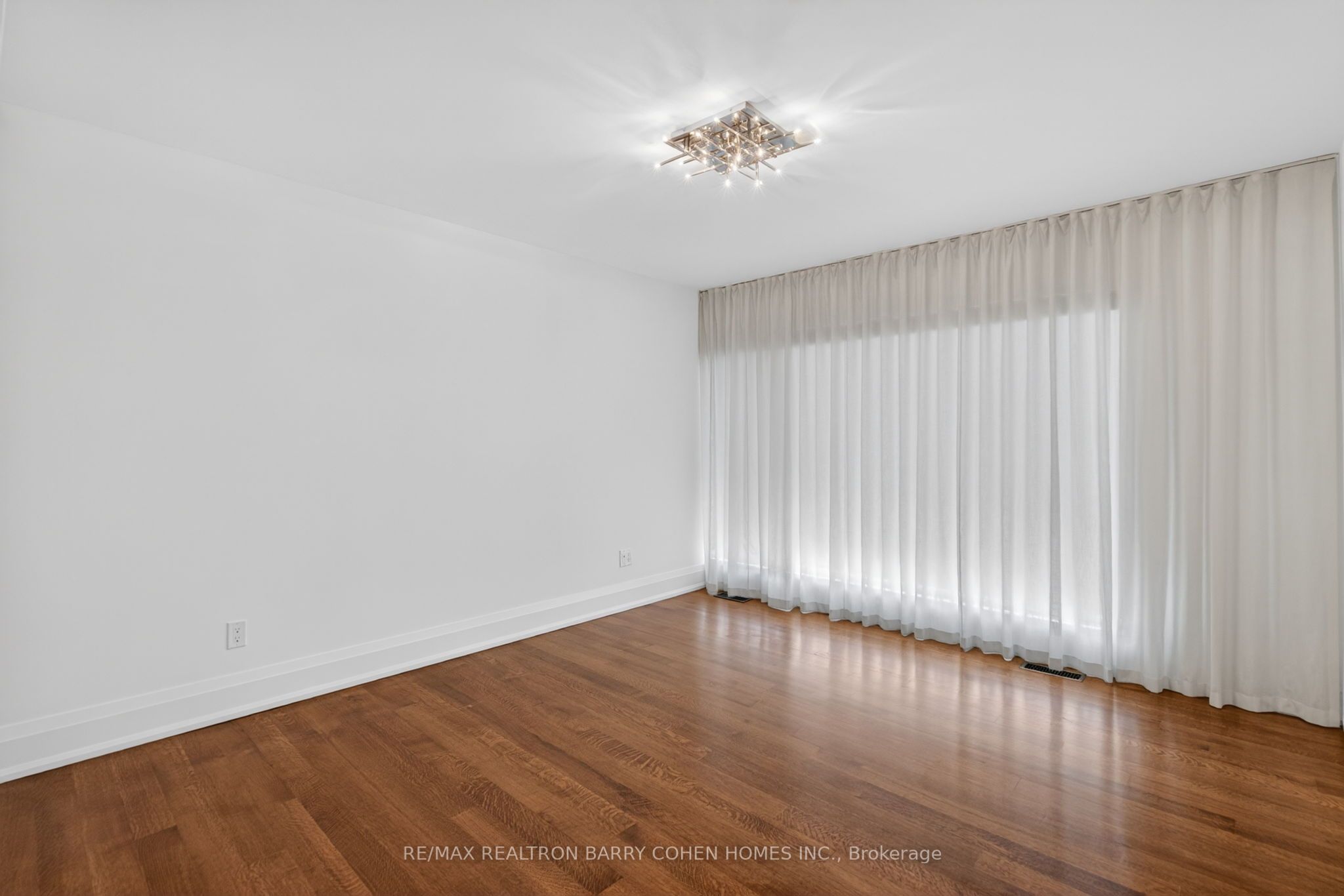 16 Chipping Road Property Photo 29