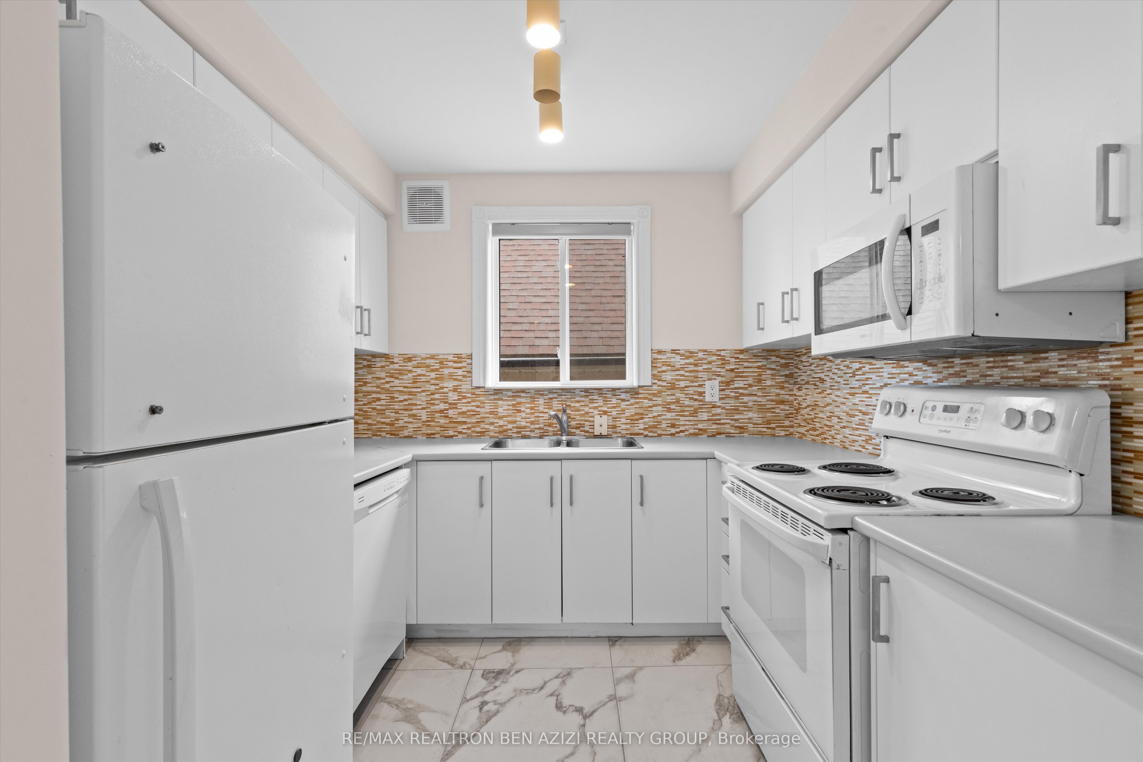 304 Roselawn Avenue Property Photo 10