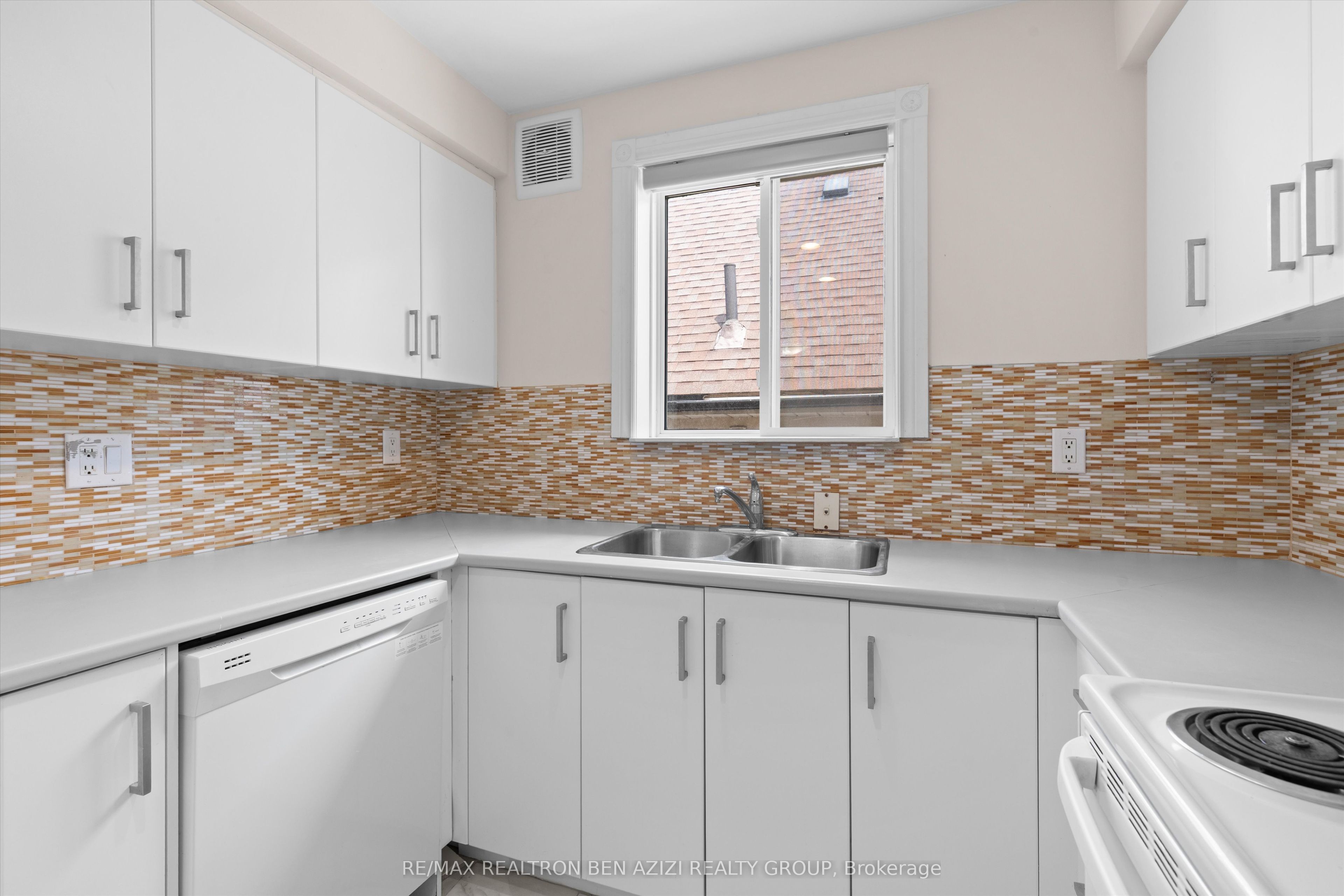 304 Roselawn Avenue Property Photo 11
