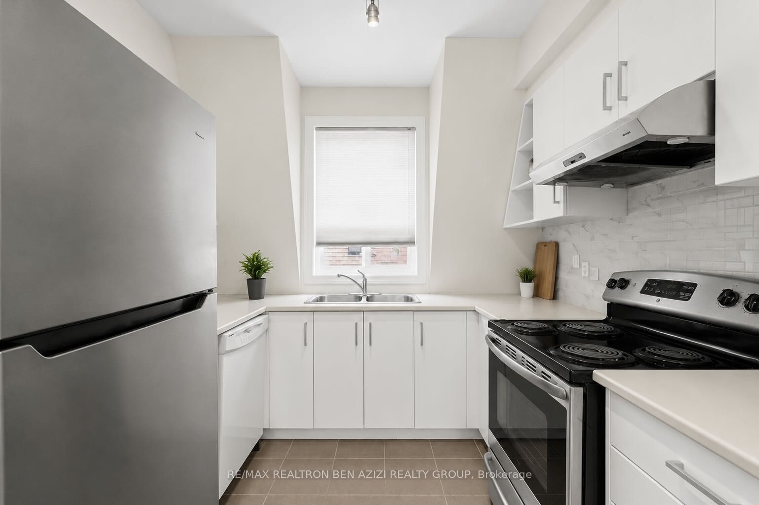 304 Roselawn Avenue Property Photo 23