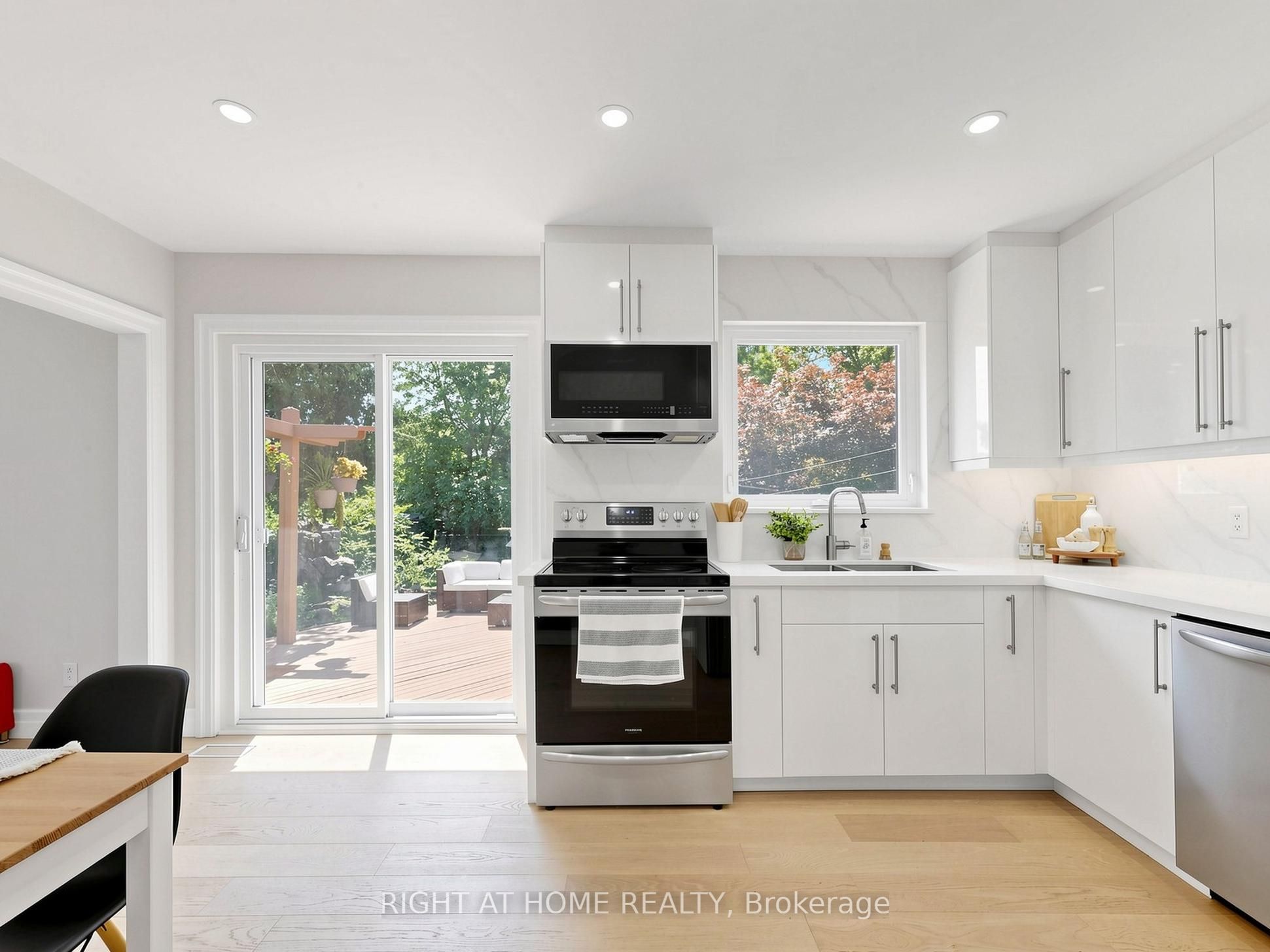 305 Pleasant Avenue Property Photo 17
