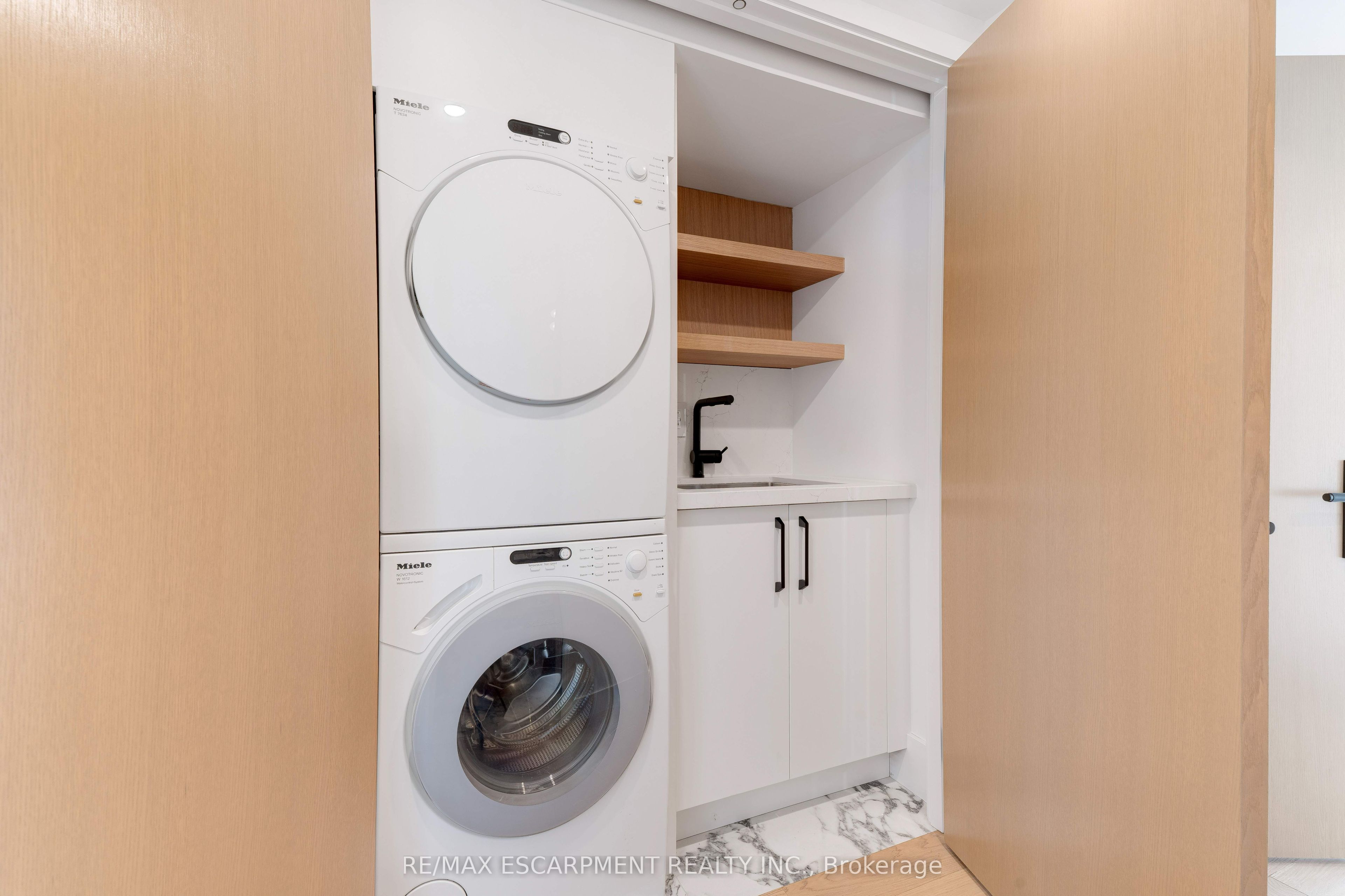 20 Niagara Street Ph1 Property Photo 25