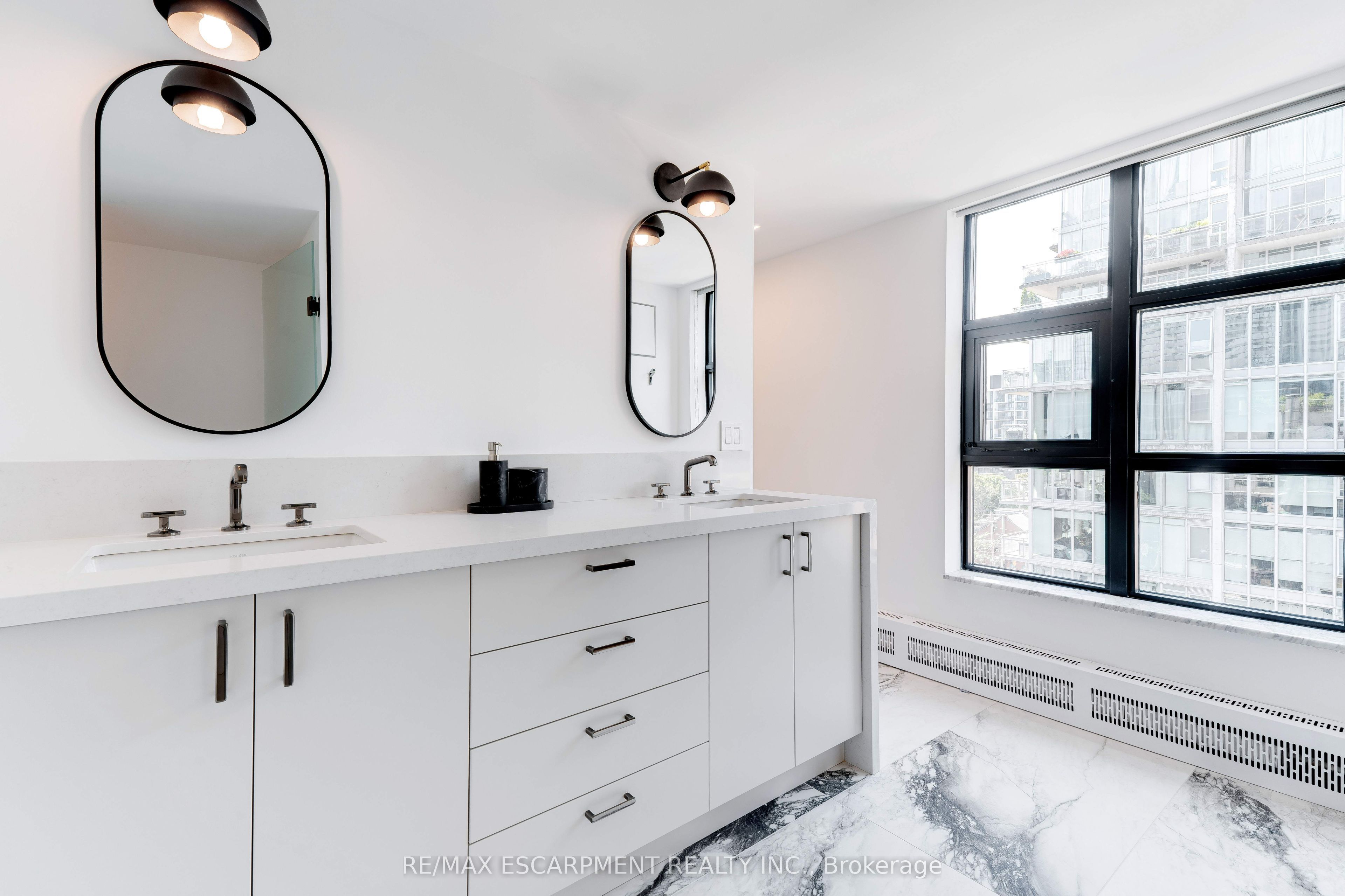 20 Niagara Street Ph1 Property Photo 34