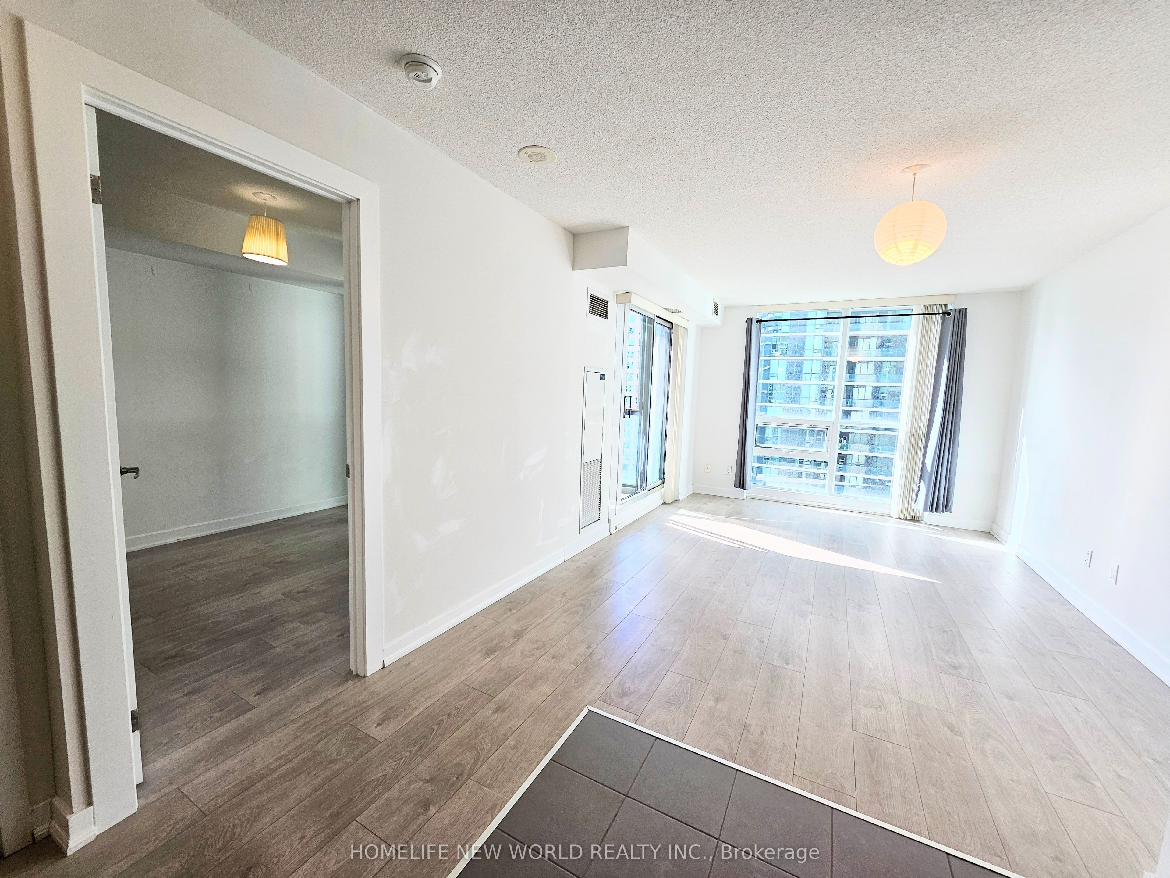 12 Yonge Street 1709 Property Photo 3