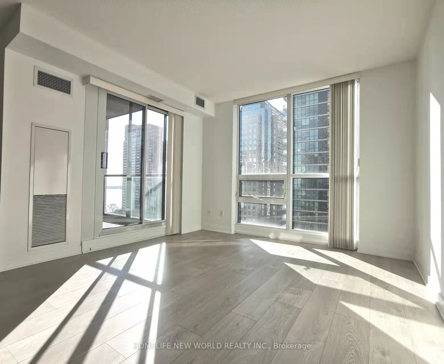 12 Yonge Street 1709 Property Photo 4
