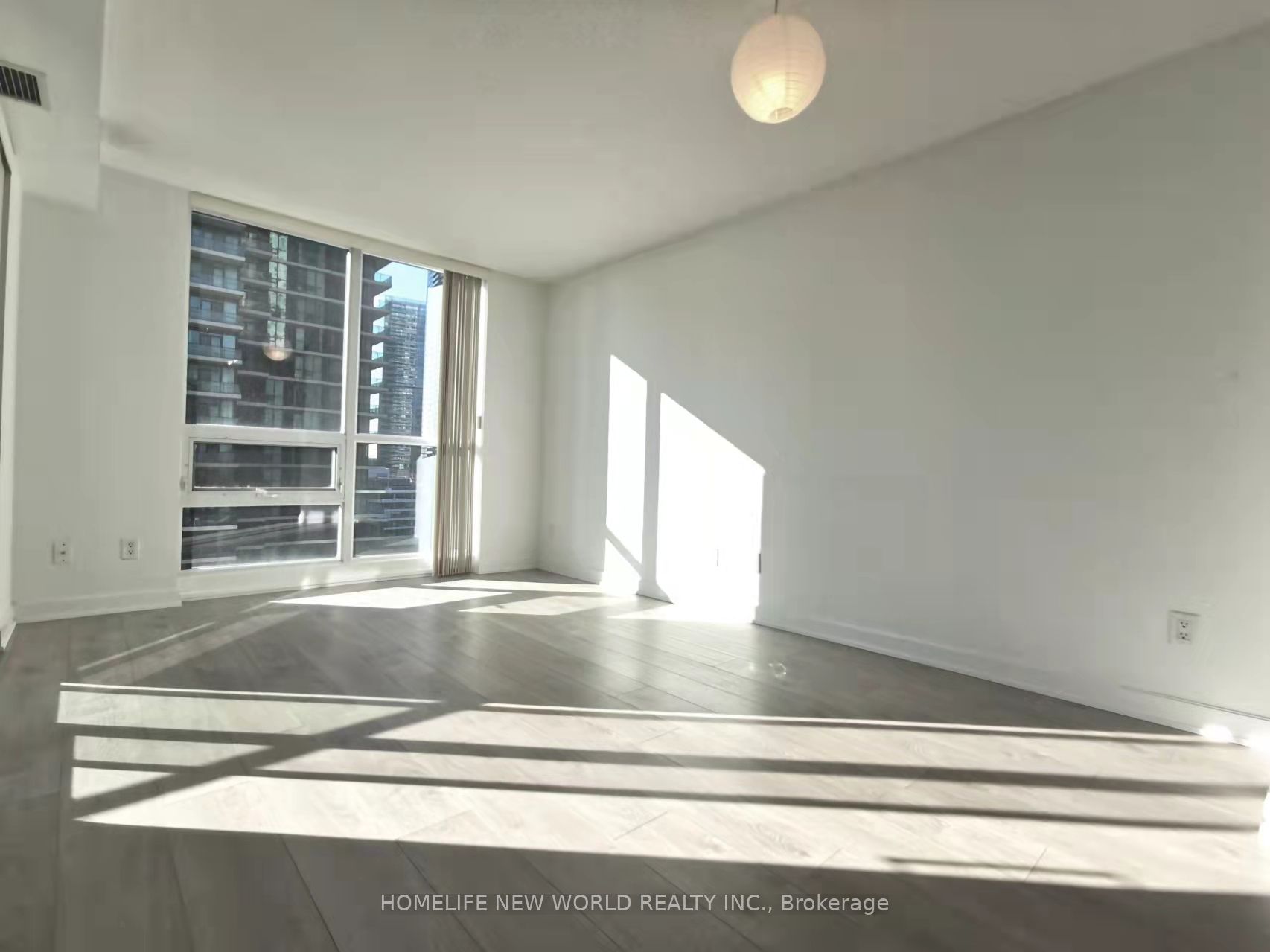 12 Yonge Street 1709 Property Photo 5