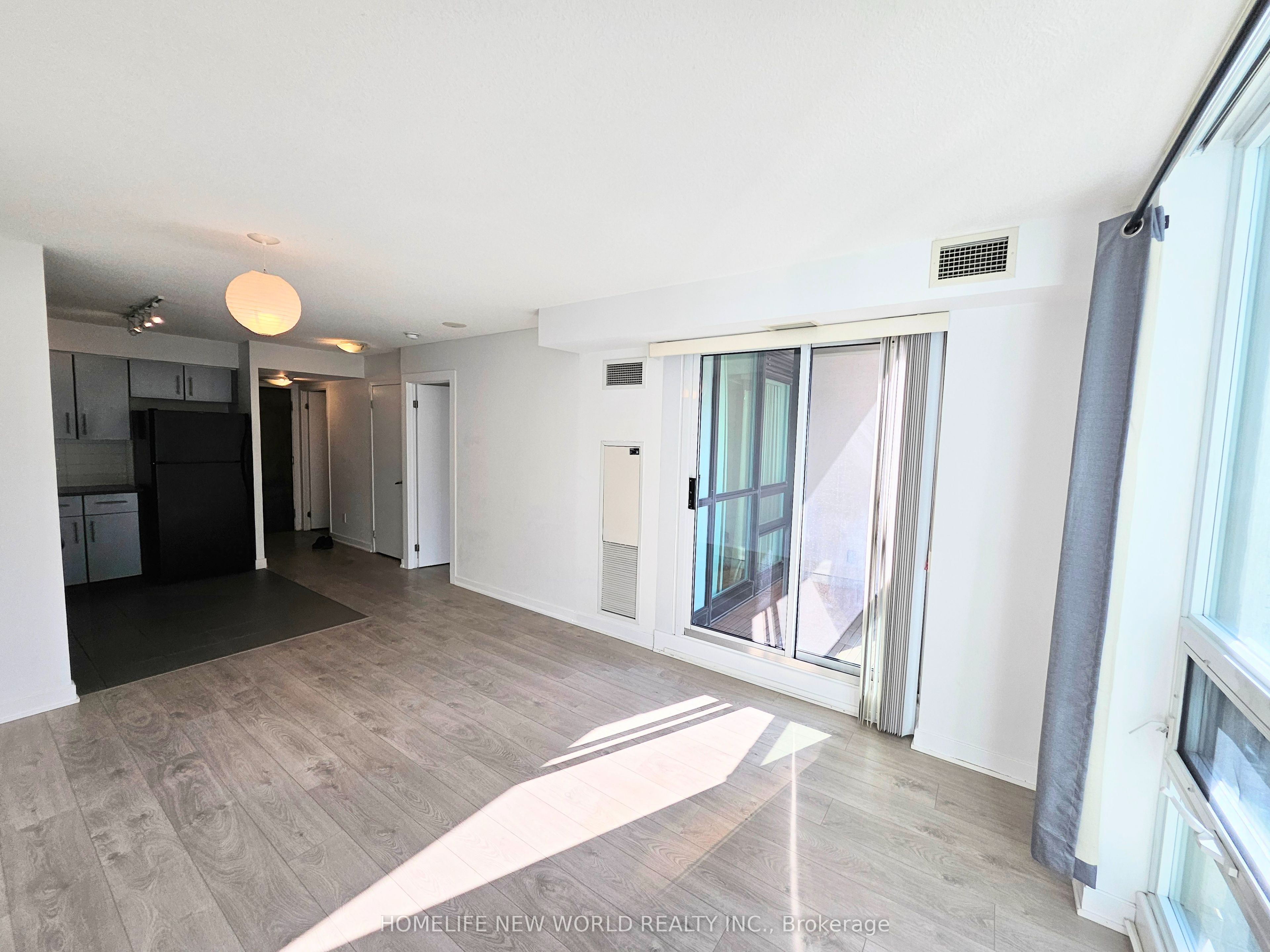 12 Yonge Street 1709 Property Photo 6